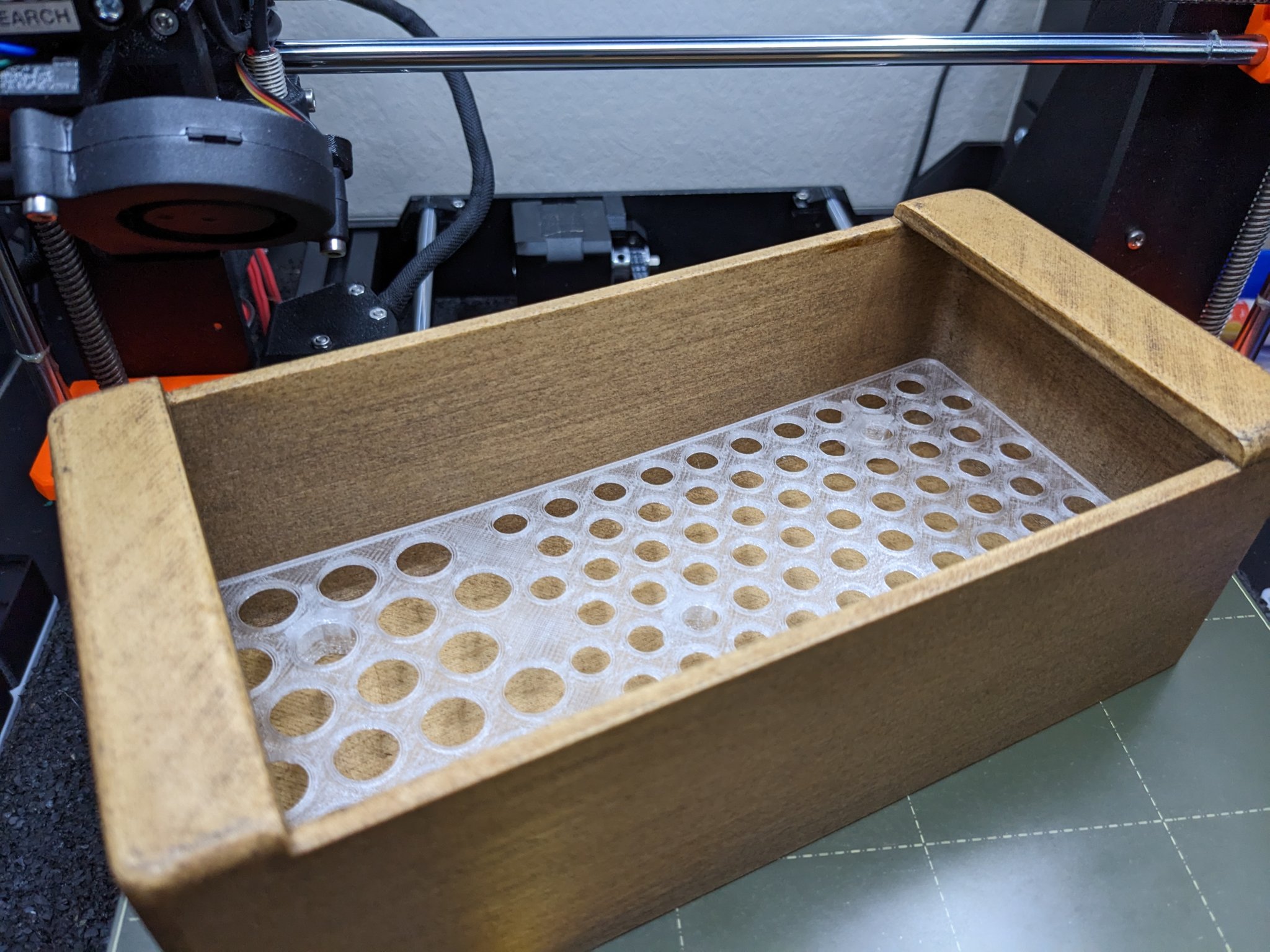 Giá đỡ lọ nước hoa tùy chỉnh cho hộp khóa Nhật Bản