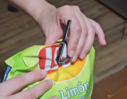 Kẹp túi siêu đơn giản cho kho chip