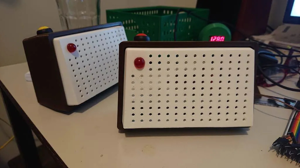 Loa intercom phong cách Charlie's Angels