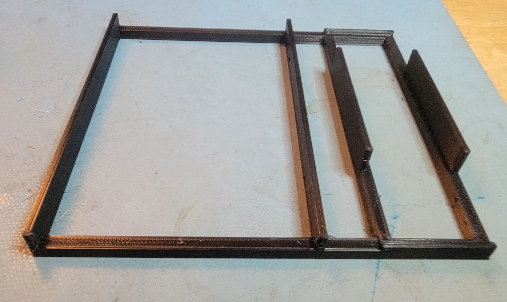 Giá đỡ cho máy phát Hermes Lite 2 và ampli Hard Rock 50