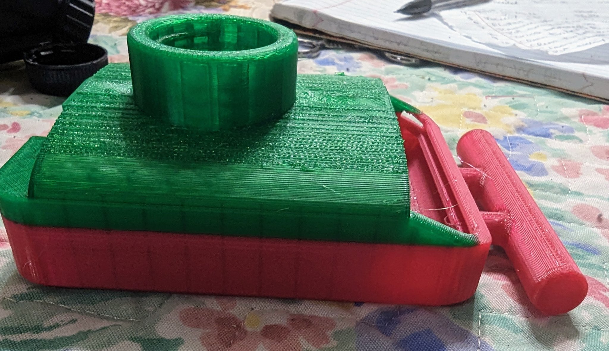 Đồ ăn cho chim từ chai soda với thiết kế tiện lợi