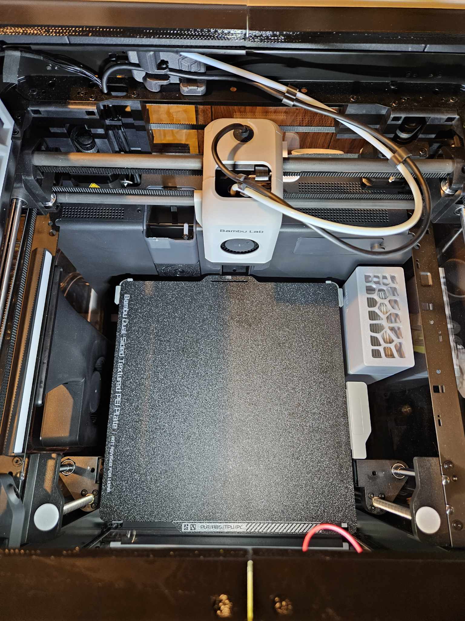 Bảng quản lý cáp USB Bambu Lab P1P với đèn LED