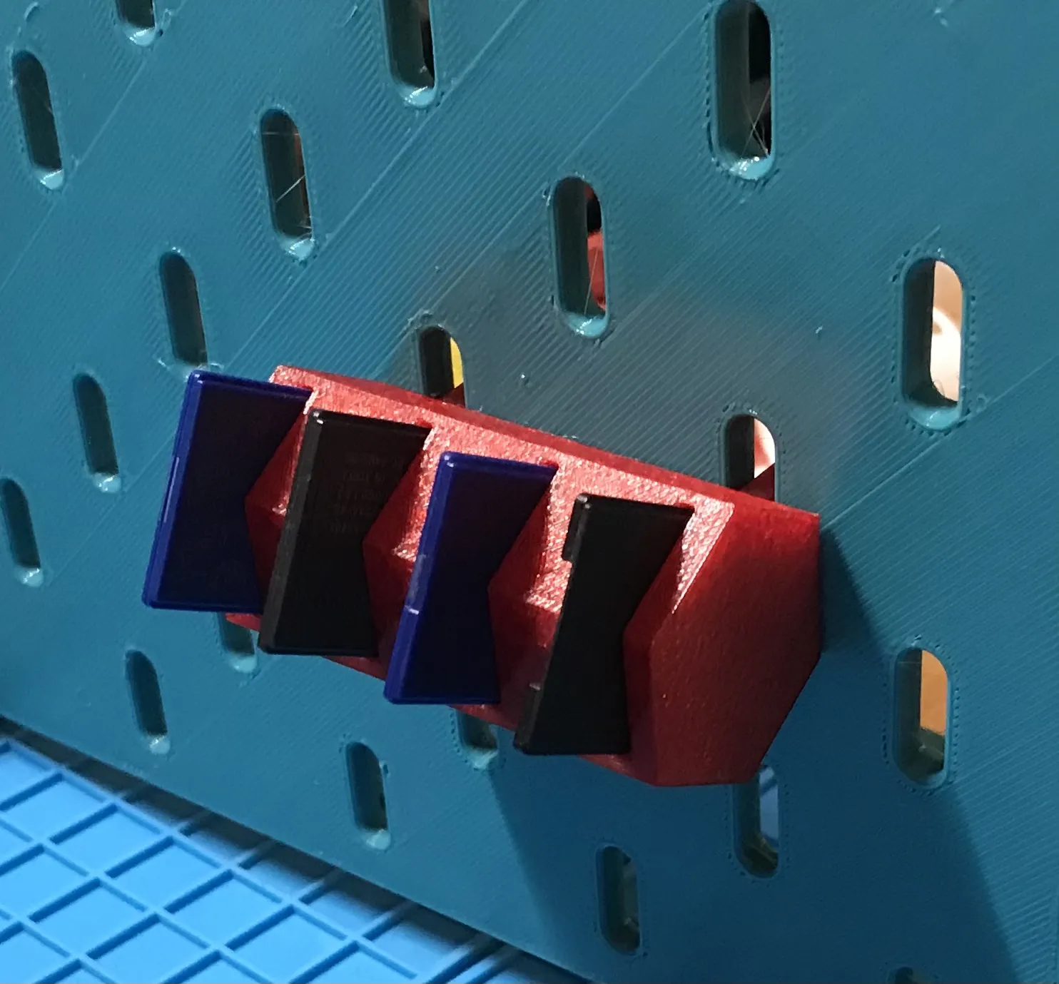 Giá đỡ thẻ SD hình lục giác cho bảng Skadis