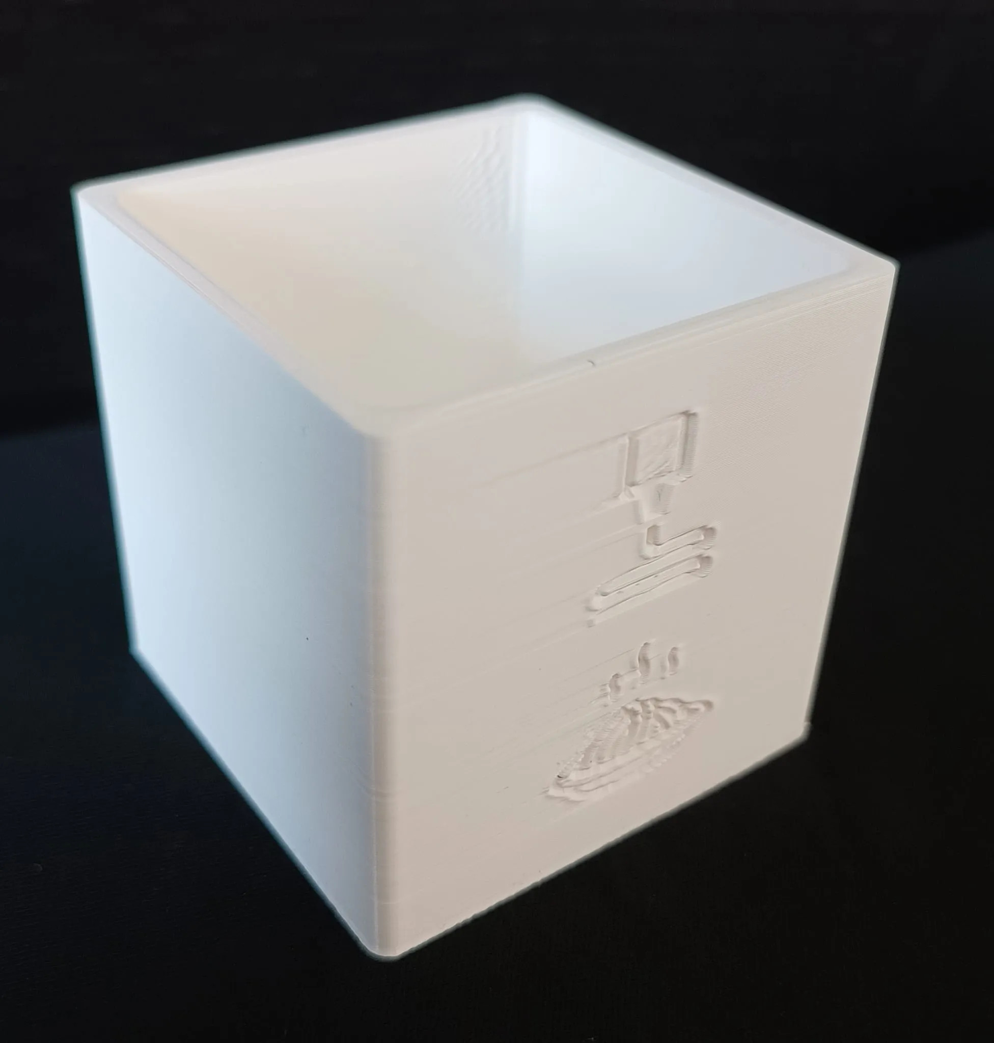 Thùng chứa filament spaghetti với nắp và dán Velcro