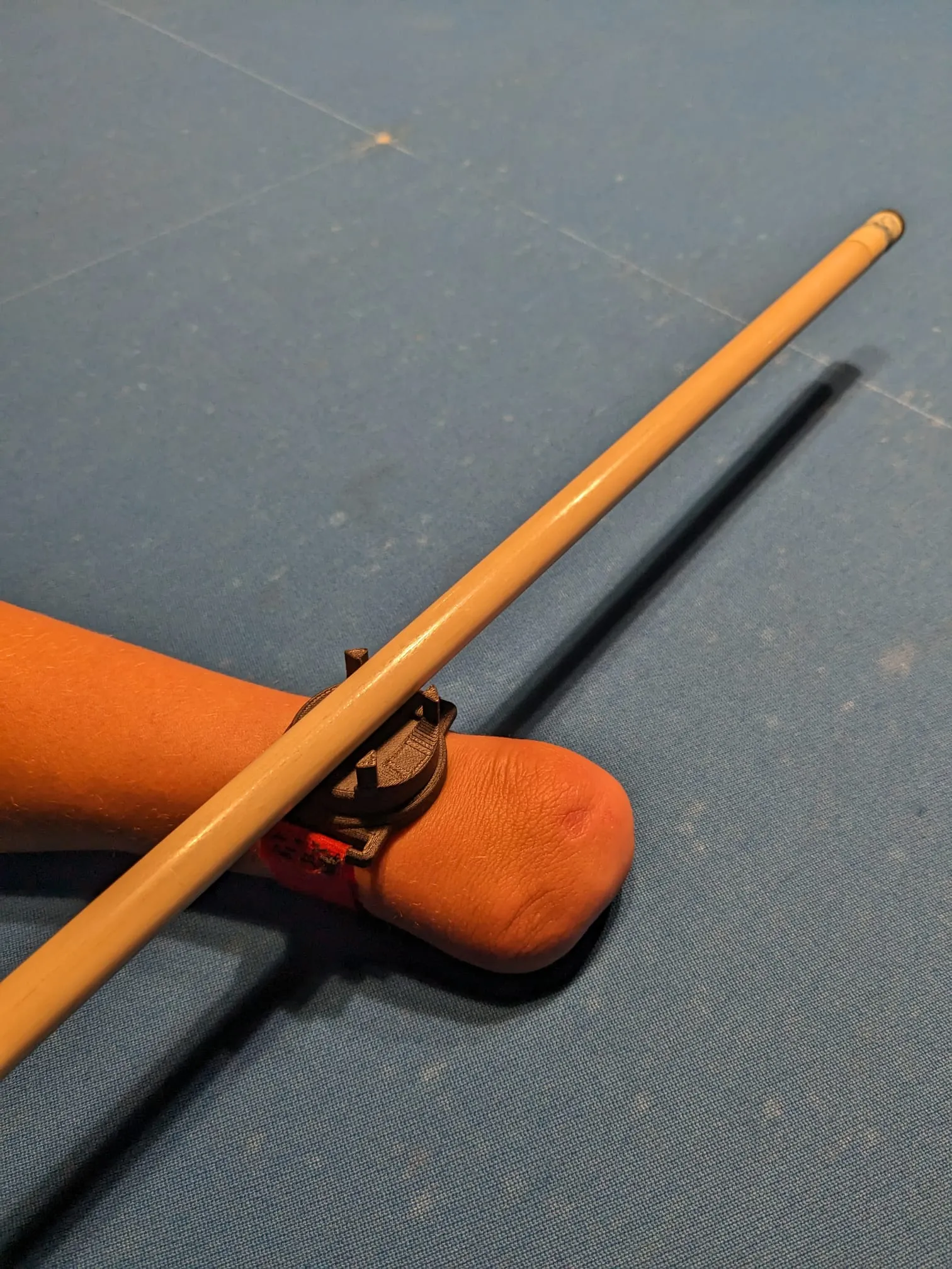 Vòng tay giữ gậy bi-a bằng nam châm và velcro