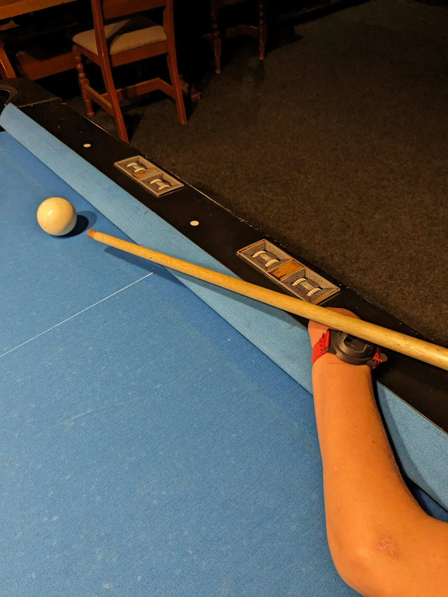 Vòng tay giữ gậy bi-a bằng nam châm và velcro