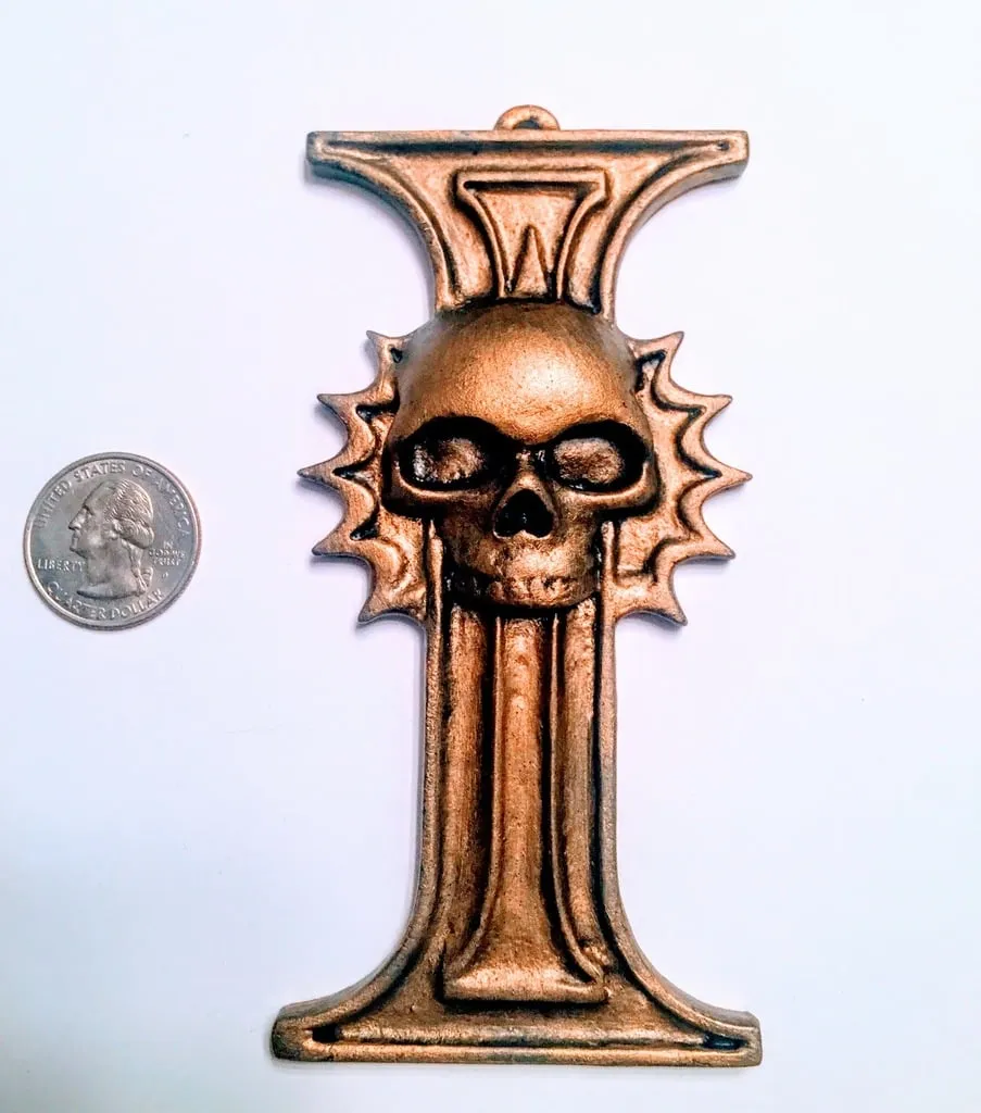 Rosette giáo hội với đầu lâu cho nhân vật Sisters of Battle