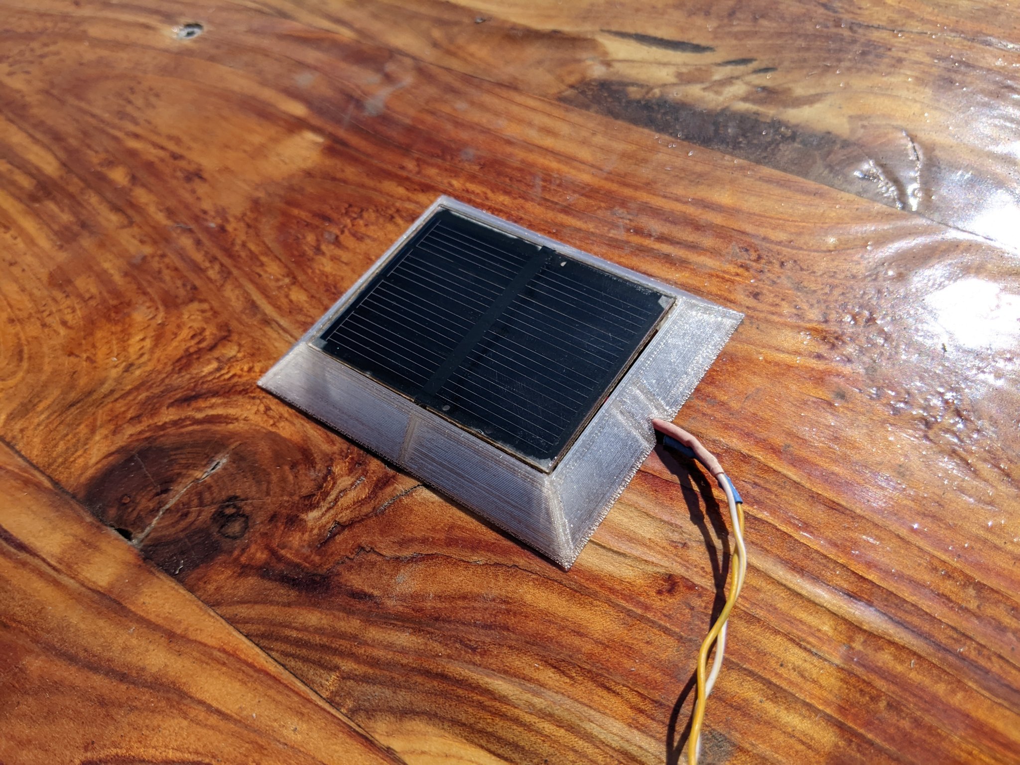 Giá đỡ pin mặt trời mini 56x43mm cho đèn sân vườn