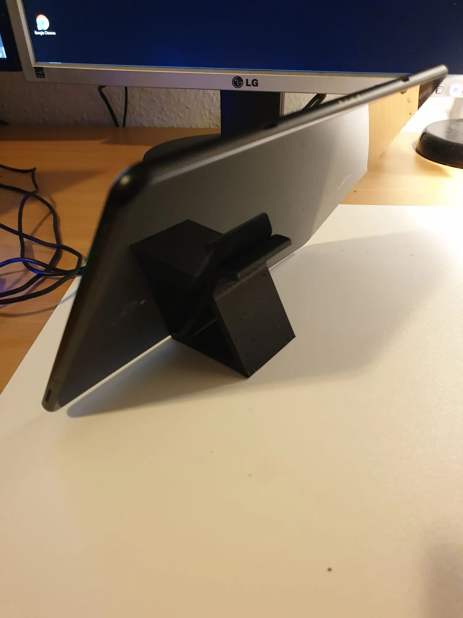 Giá đỡ điện thoại và máy tính bảng đơn giản