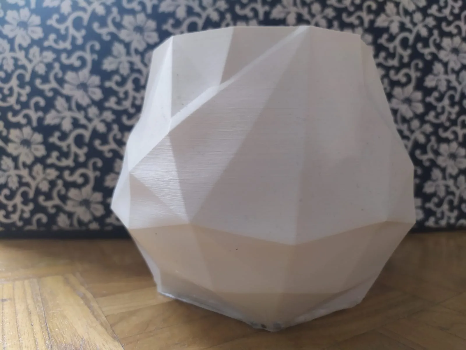 Chậu cây in theo chế độ bình hoa, thu nhỏ ở phần trên