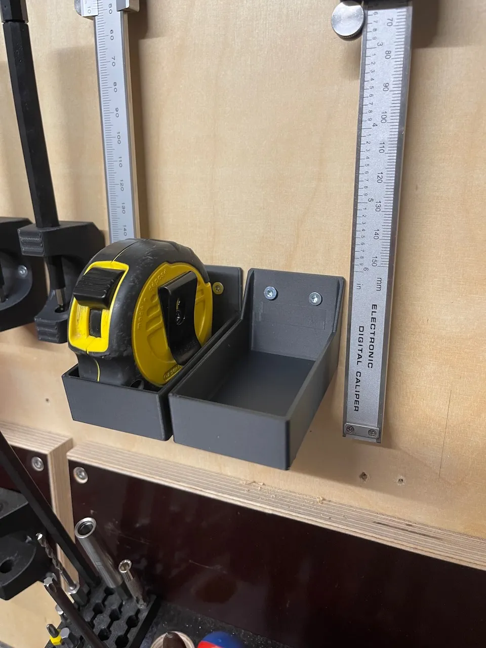 Giá đỡ thước dây Stanley 3m có nhãn 12mm x 25mm