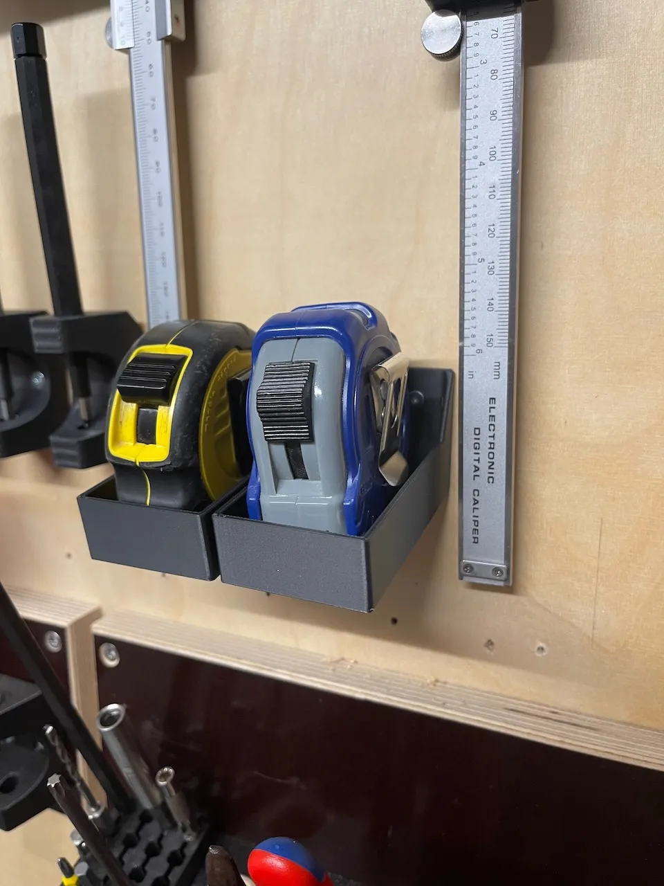 Giá đỡ thước dây Stanley 3m có nhãn 12mm x 25mm