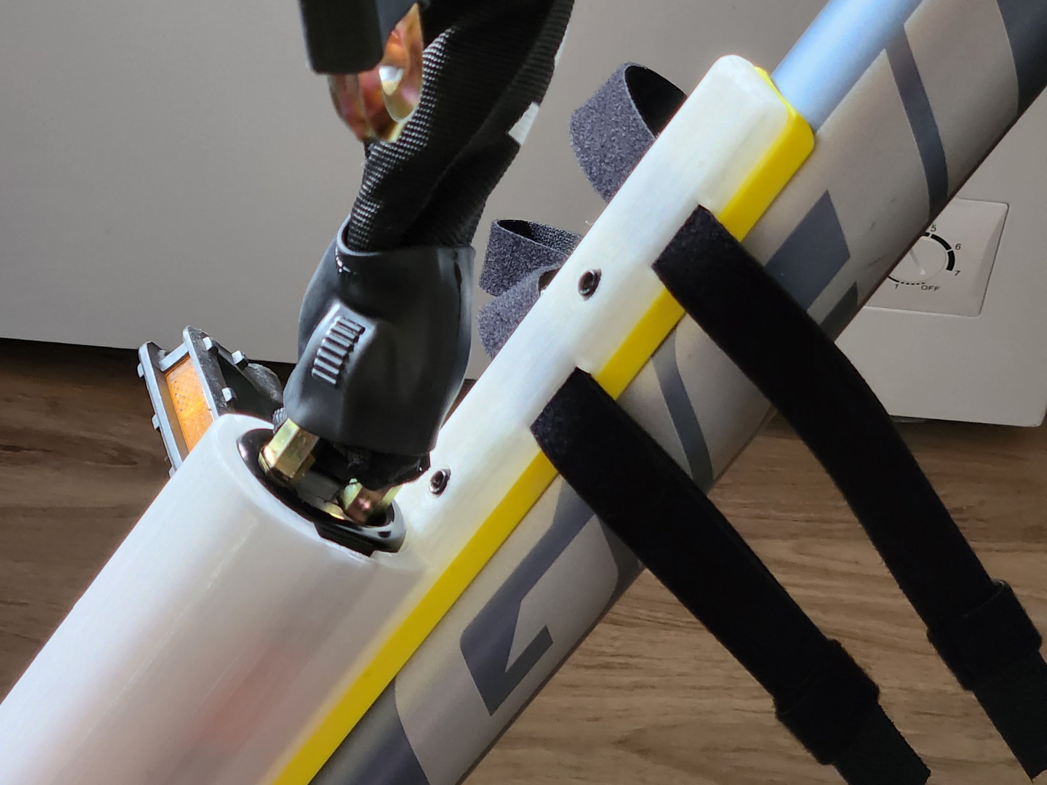 Giá đỡ khóa xe đạp Kryptonite 1090 Evo 4 với khoảng cách 64mm