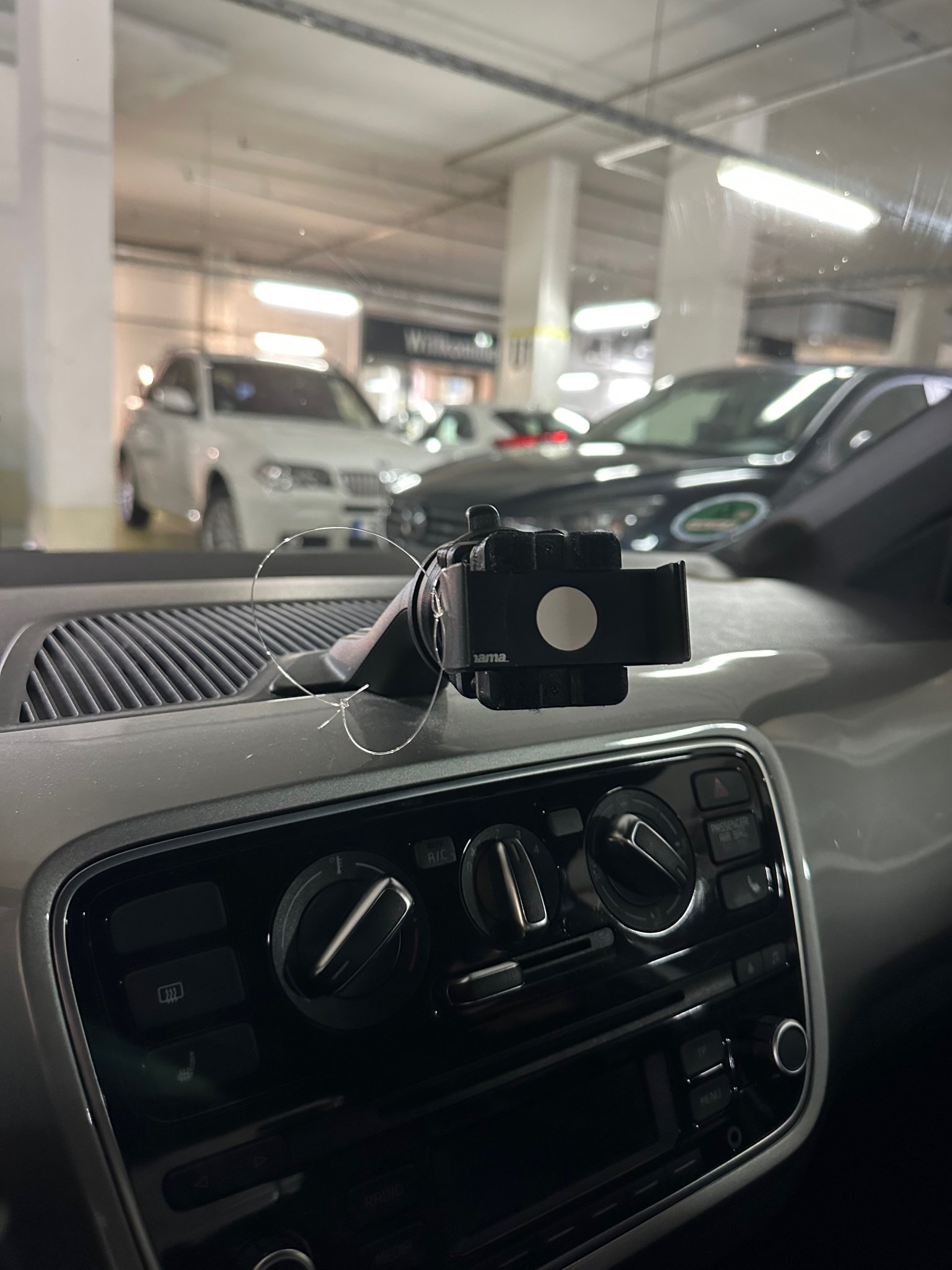 Giá đỡ điện thoại Hama Flipper cho VW Up! 1.0