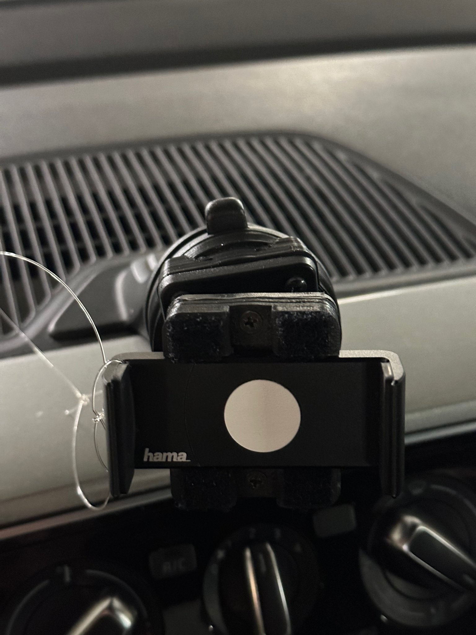 Giá đỡ điện thoại Hama Flipper cho VW Up! 1.0