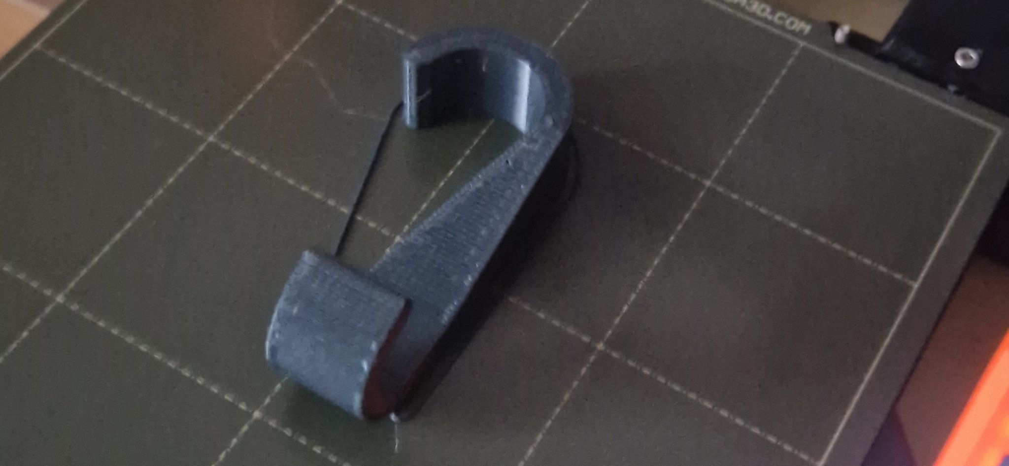 Móc treo ba lô thiết kế tối giản cho không gian tiết kiệm