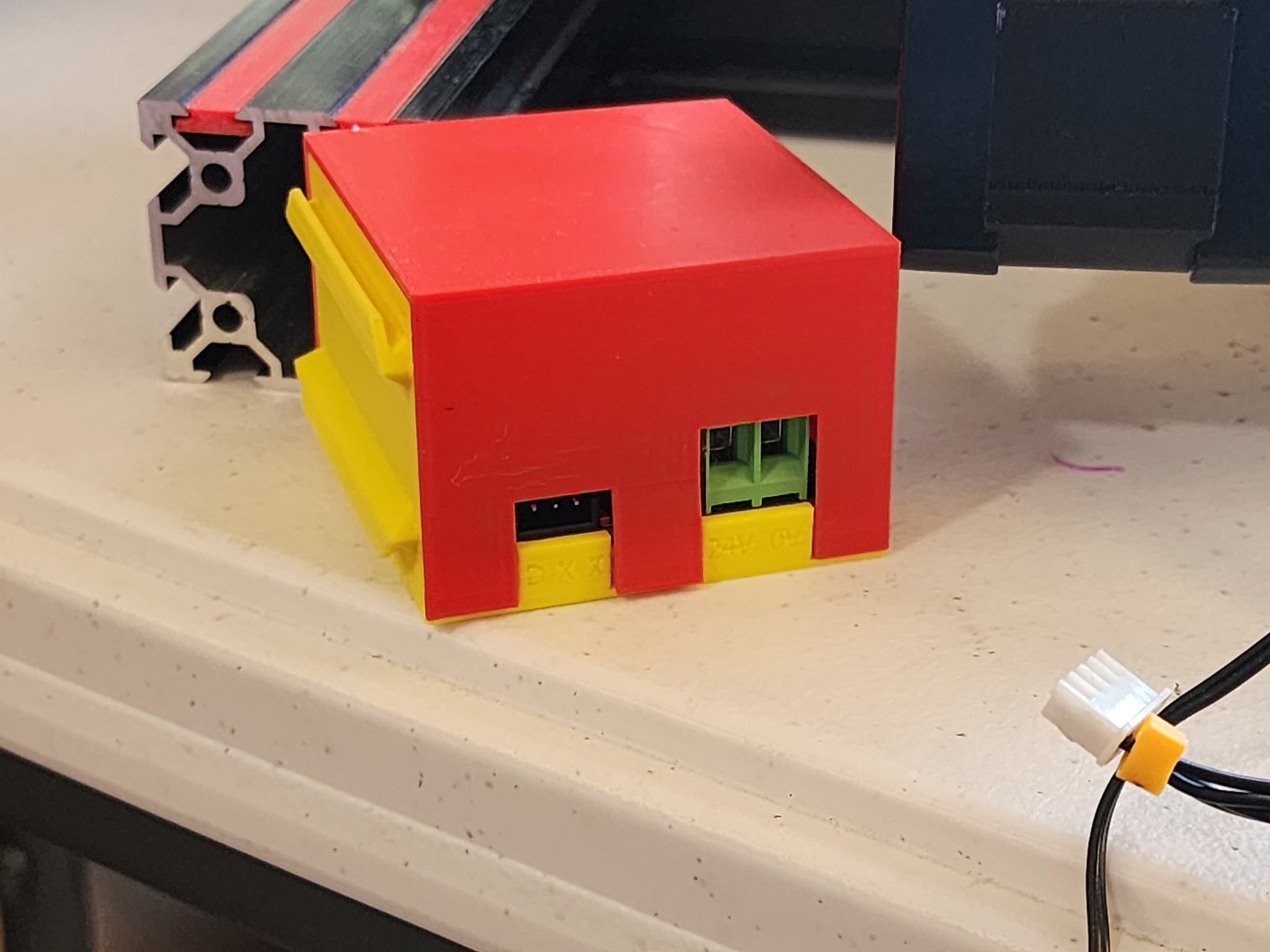 Vỏ bảo vệ cho BTT UPS 24V V1.0 gắn vào thanh V-Slot 4040