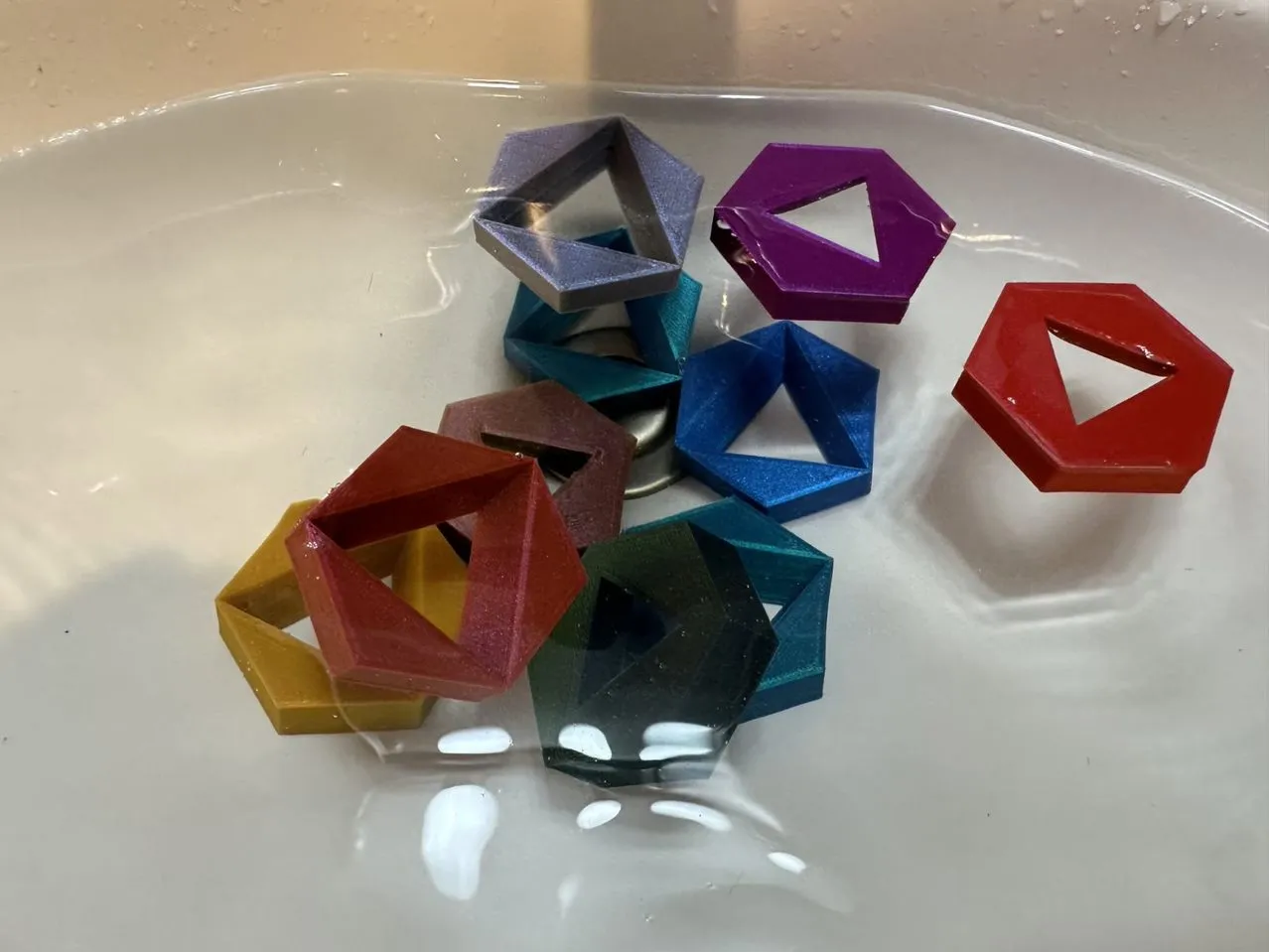 Đồ chơi hình tam giác nổi cho bể bơi