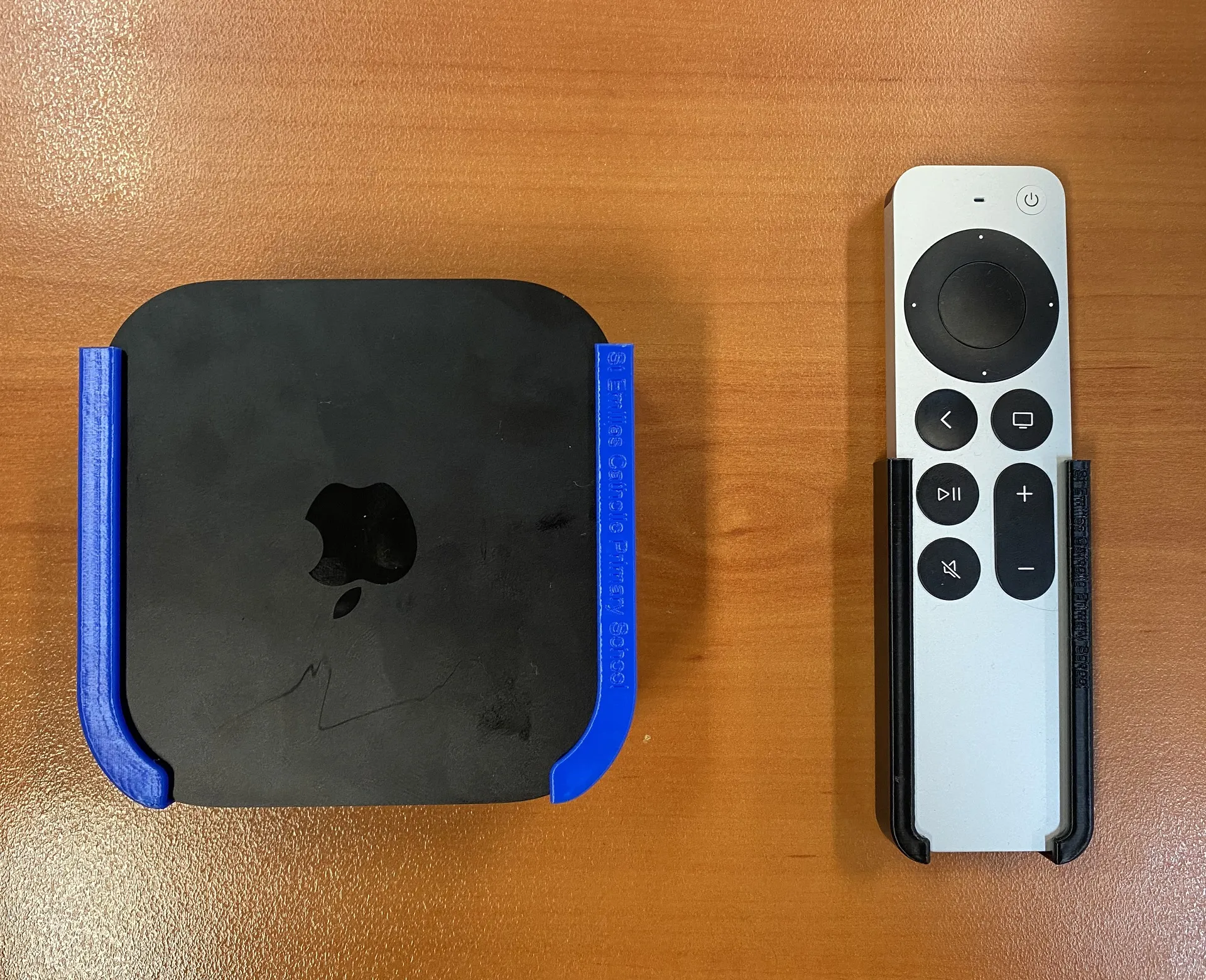 Giá đỡ treo tường cho Apple TV 4K Gen 3 và điều khiển từ xa