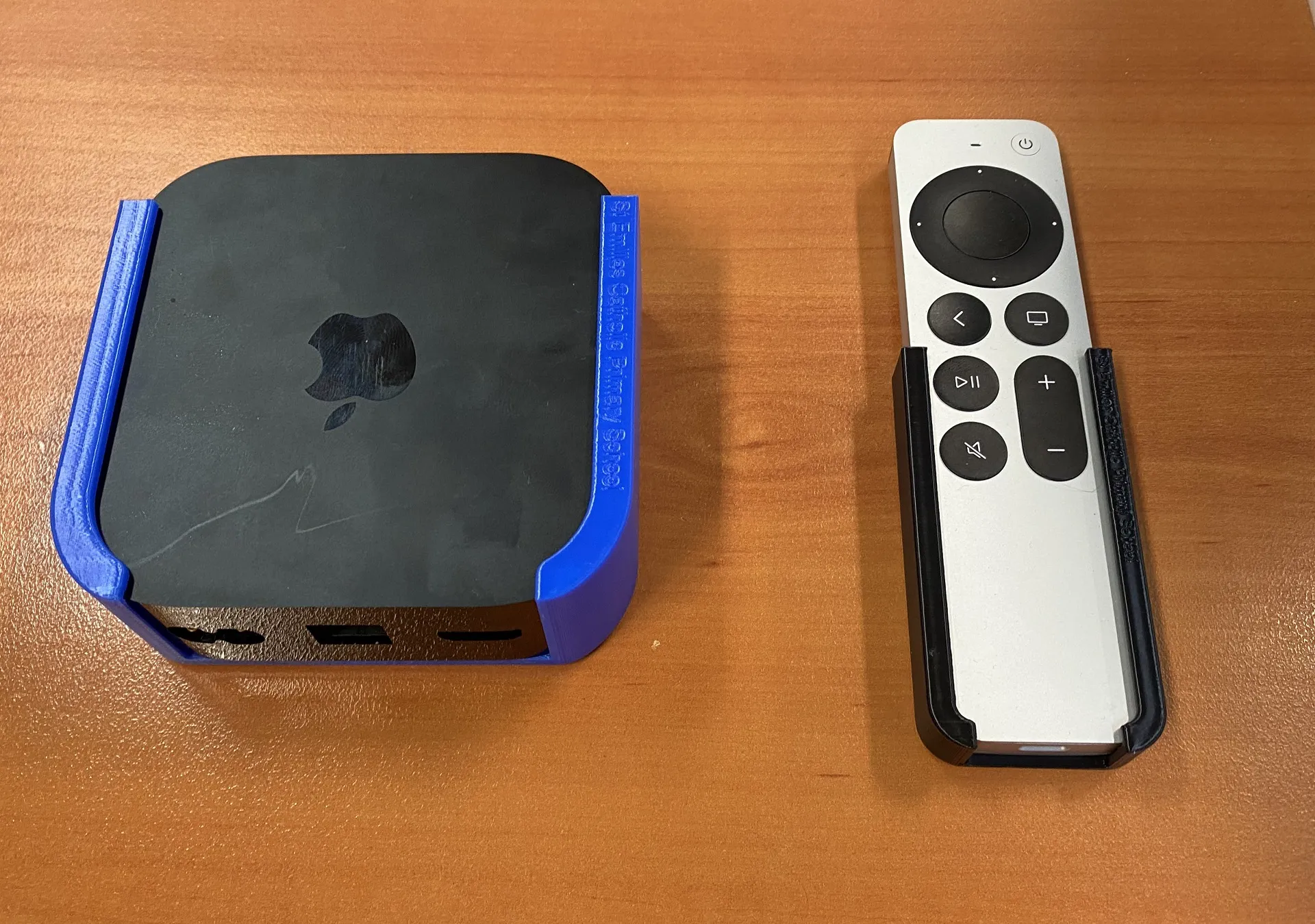 Giá đỡ treo tường cho Apple TV 4K Gen 3 và điều khiển từ xa