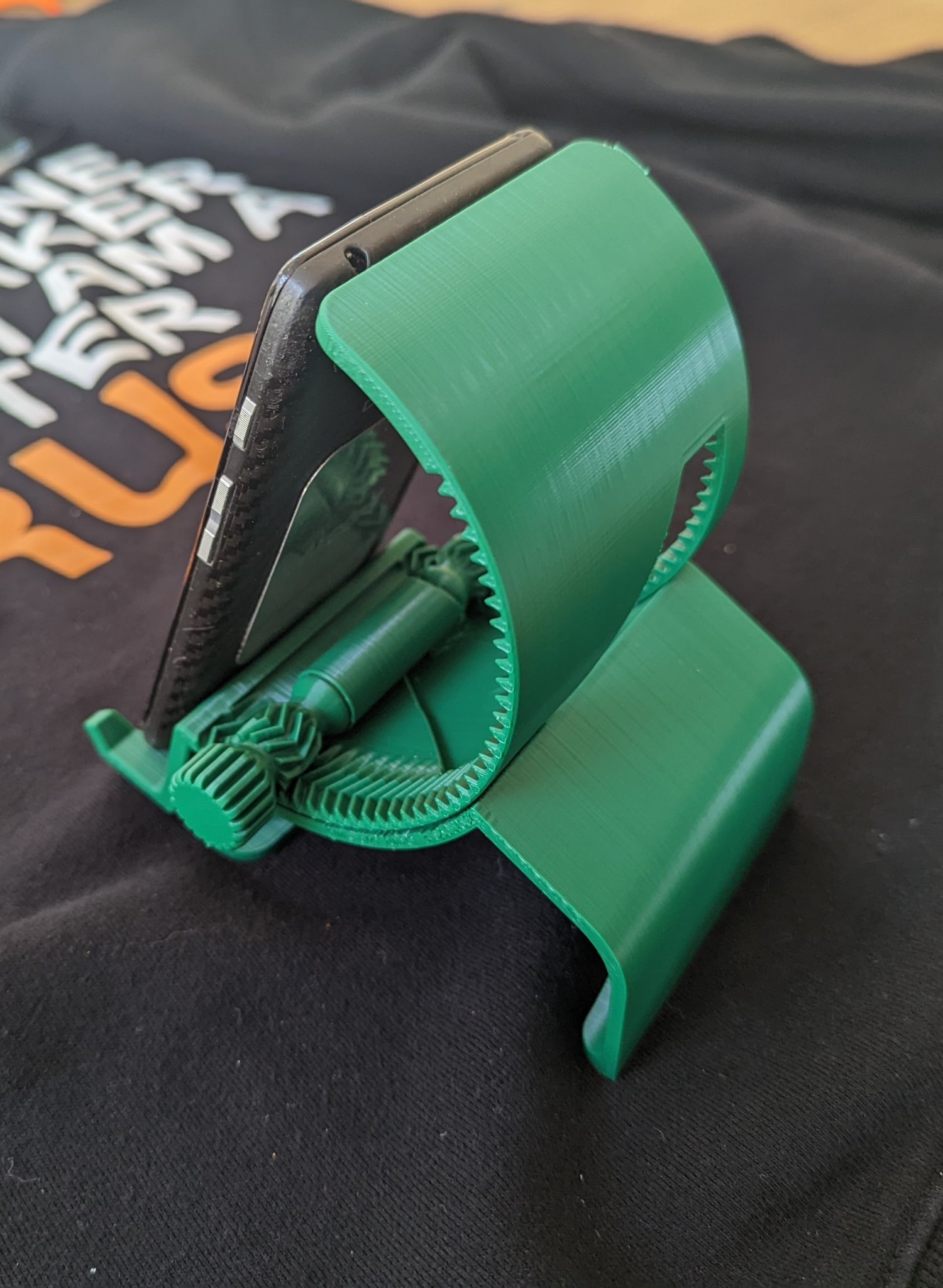 Giá đỡ điện thoại điều chỉnh góc nghiêng mượt mà