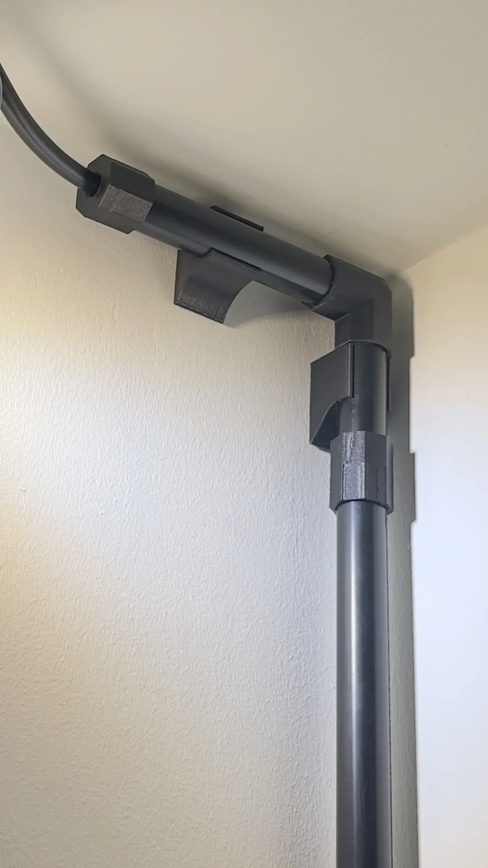 Phụ kiện và giá đỡ ống dẫn điện 20mm cho ban công