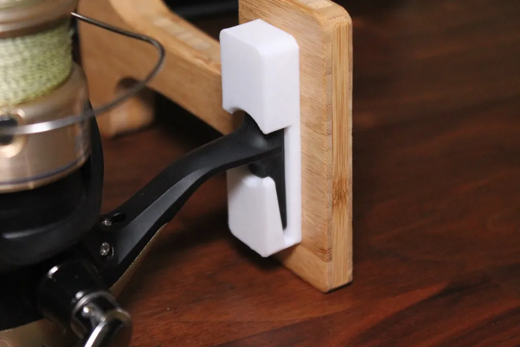 Giá đỡ cuộn câu cá treo tường cho bạn bè