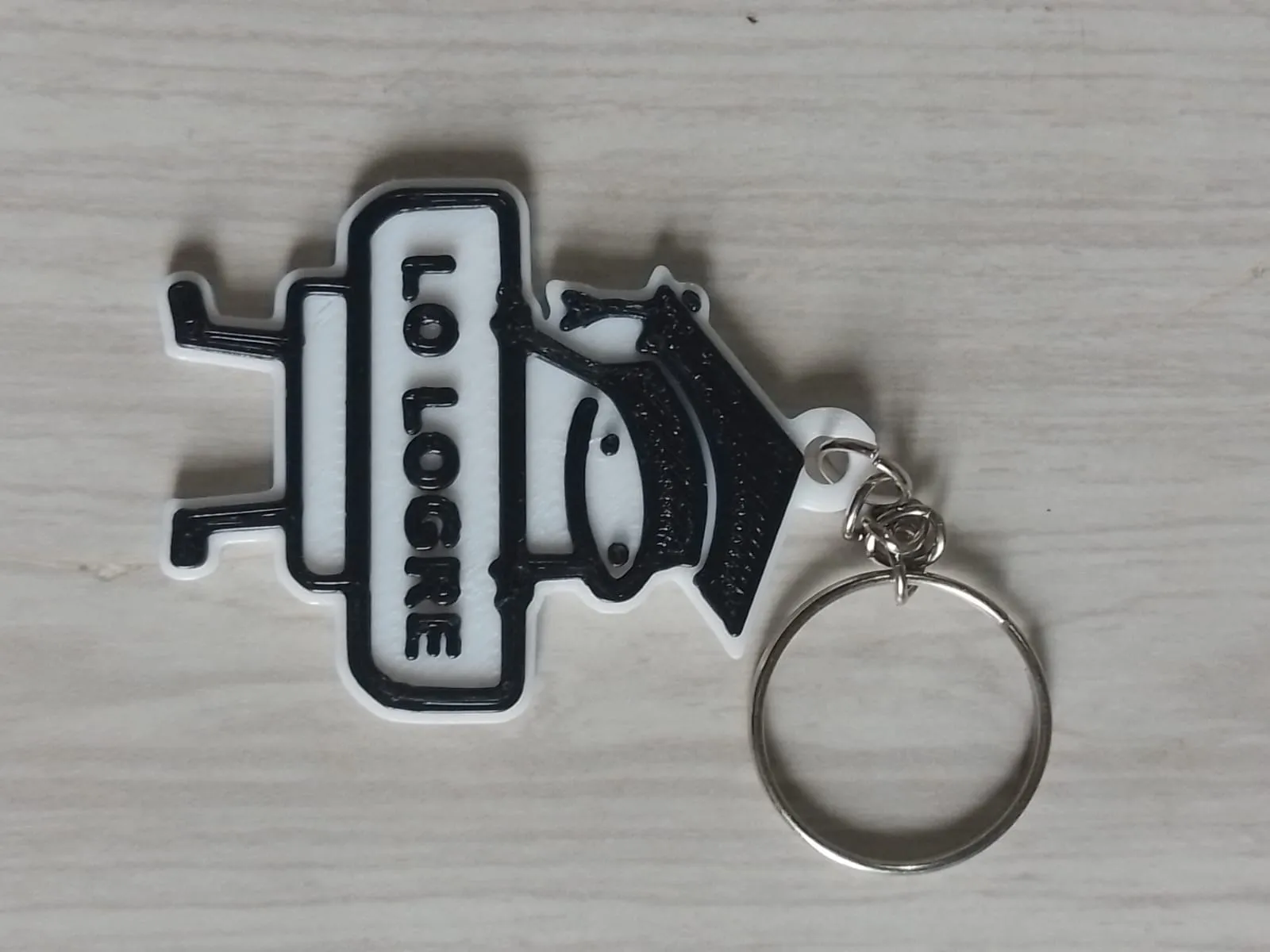 Nhân vật Flork với mũ và bia cho móc khóa