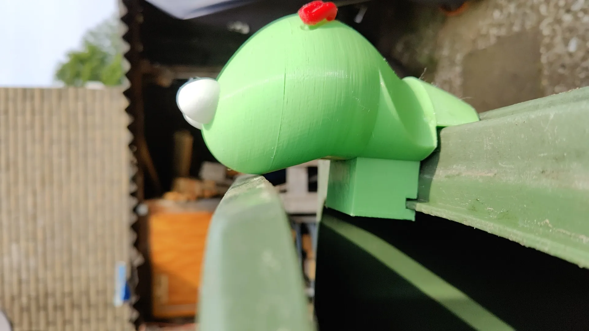 Kermit - Trợ lý không khí cho thùng rác