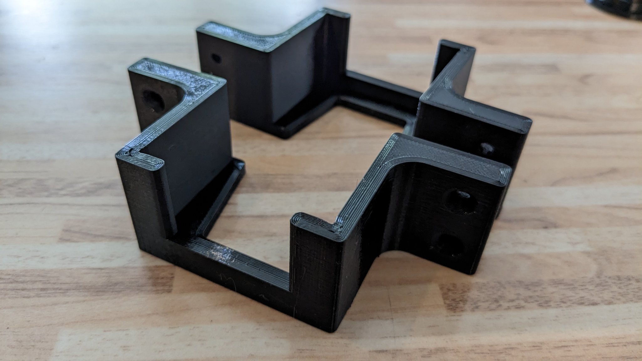 Giá đỡ ổ cắm 3 chấu với khe cắm USB và dây dẫn