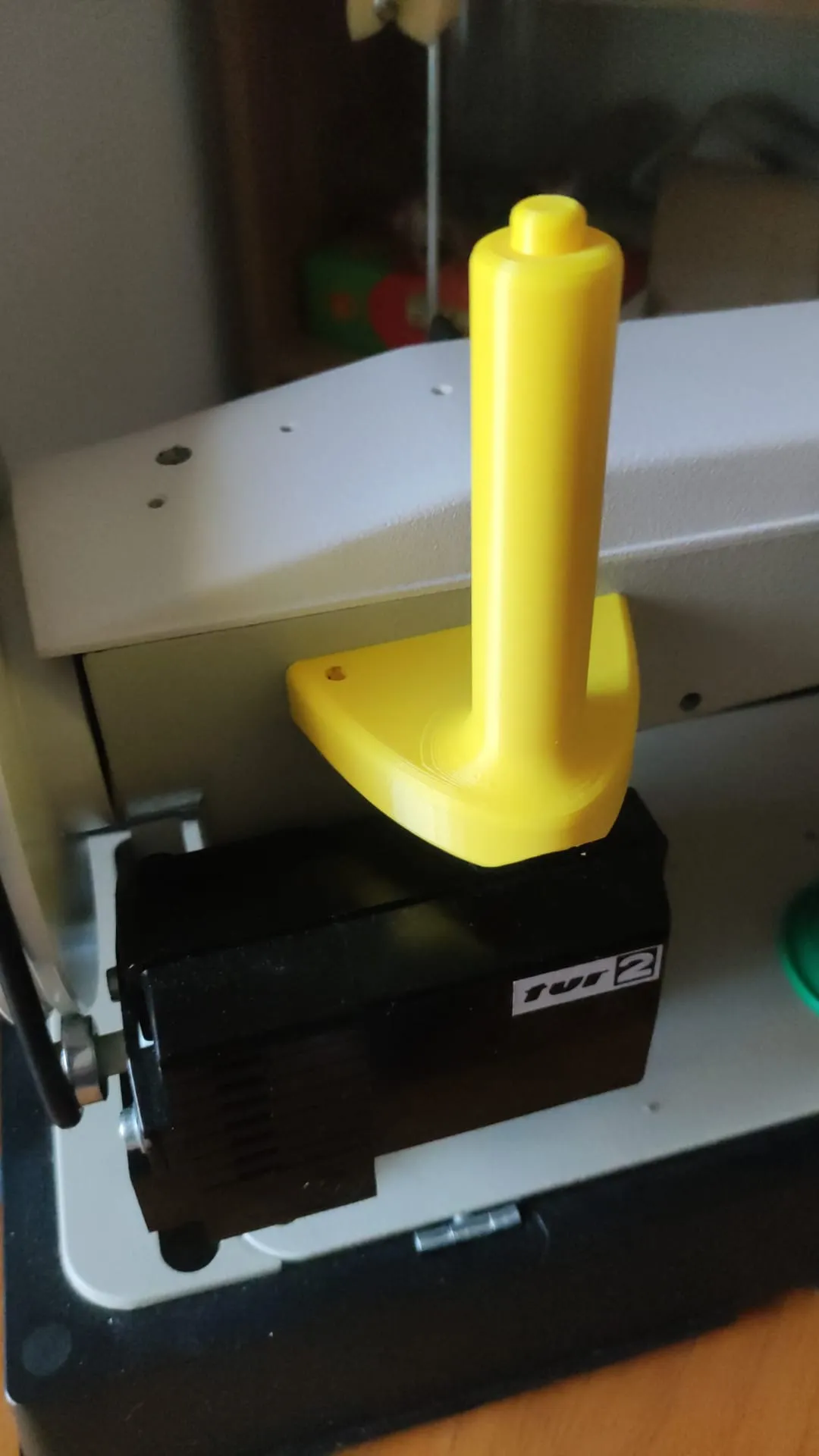 Giá đỡ cuộn chỉ lớn cho máy may łucznik 466