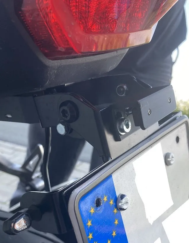 Giá đỡ đèn biển số cho Honda Hornet 750