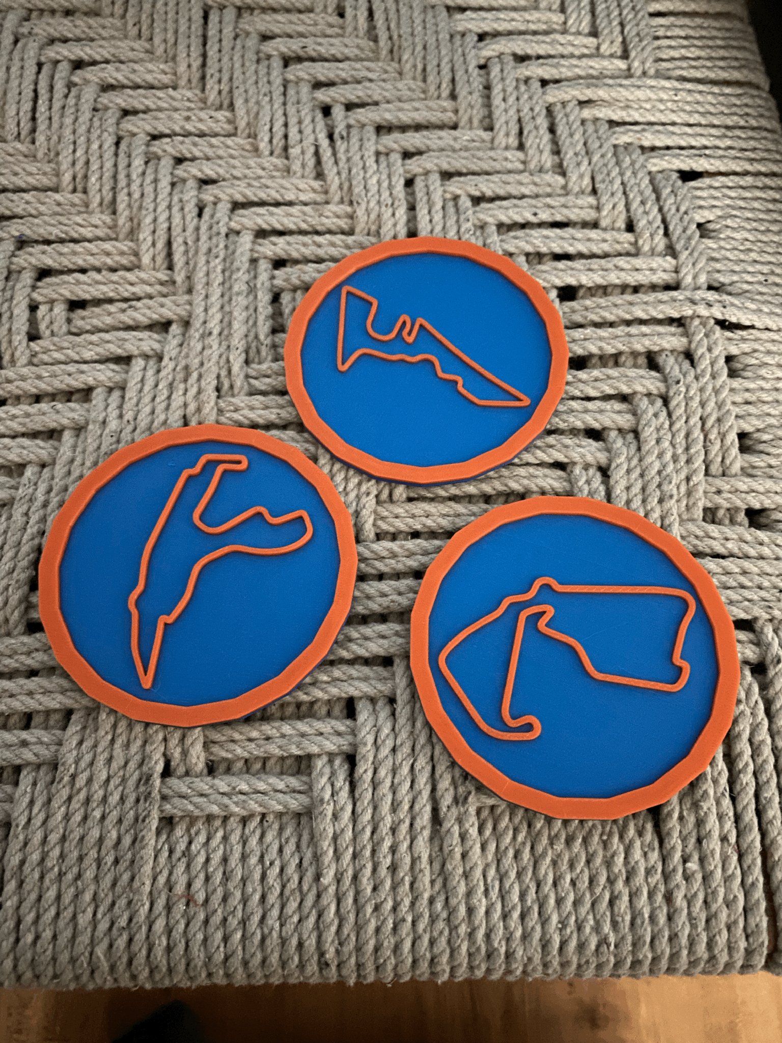 Đế ly đua xe với các đường đua Silverstone, Spa, Suzuka, Monaco v...