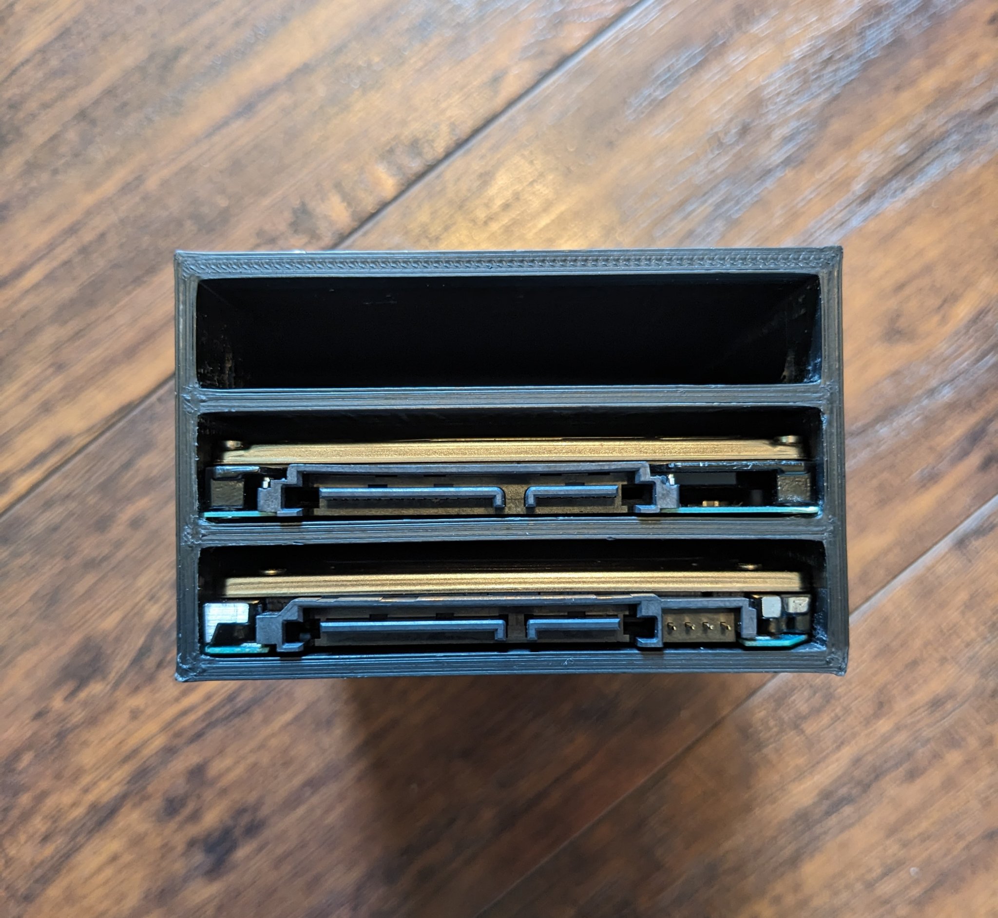 Giá đỡ 3 khe hdd/ssd cho máy chủ lưu trữ tại nhà