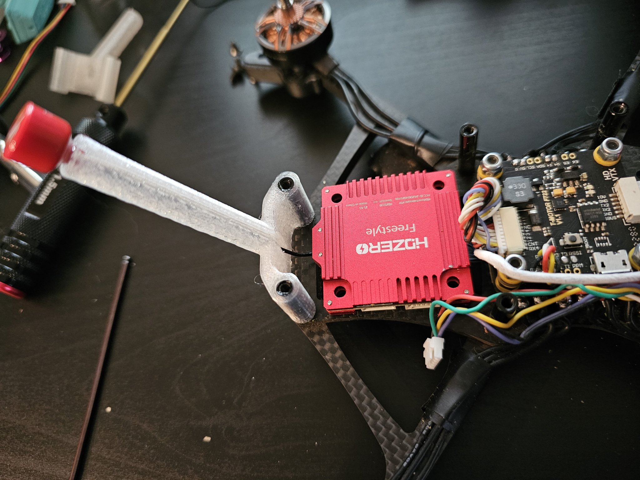 Giá đỡ ăng-ten AOS 5 TrueRC Singularity 72mm cho HDzero Freestyle VTX