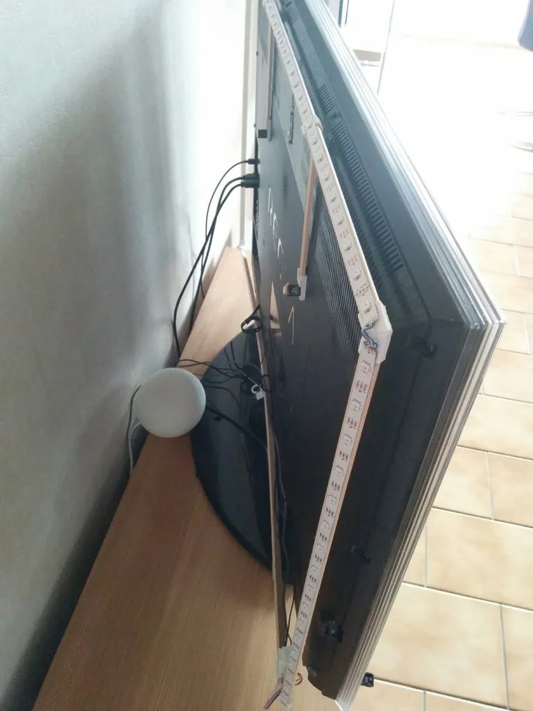 Hệ thống ánh sáng Ambilight cho TV với đèn LED WS2812