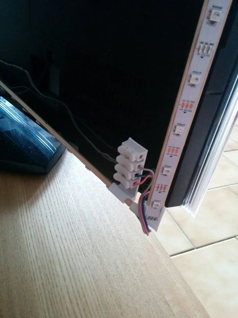 Hệ thống ánh sáng Ambilight cho TV với đèn LED WS2812