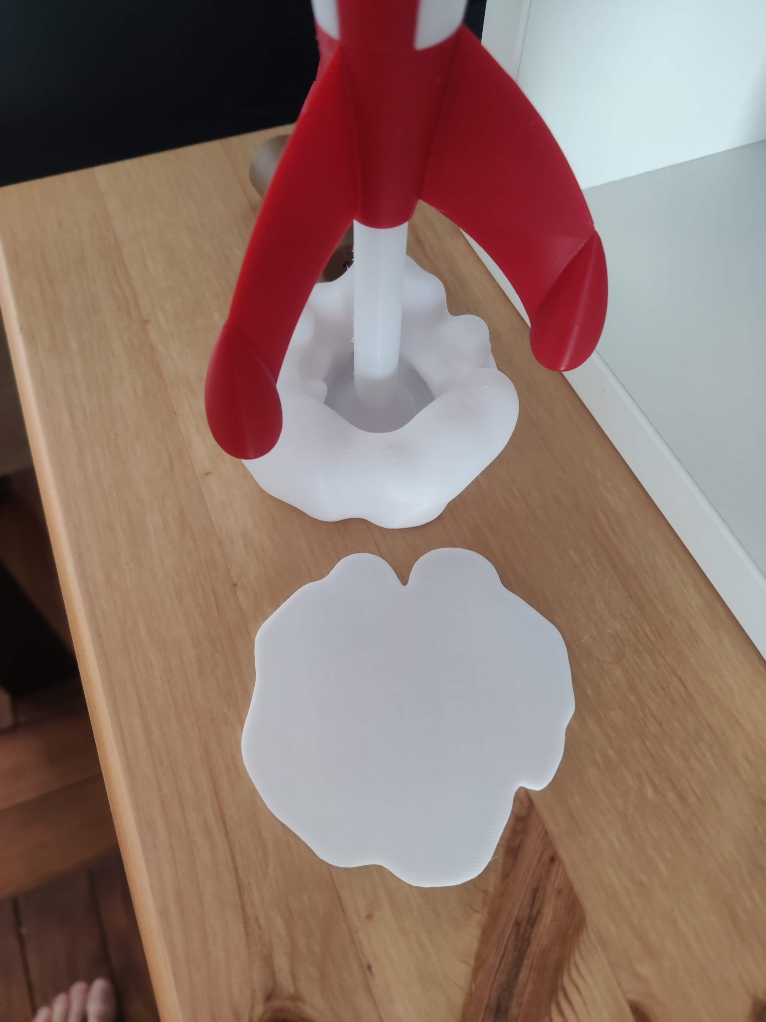 Đế cho mô hình tên lửa Mặt Trăng