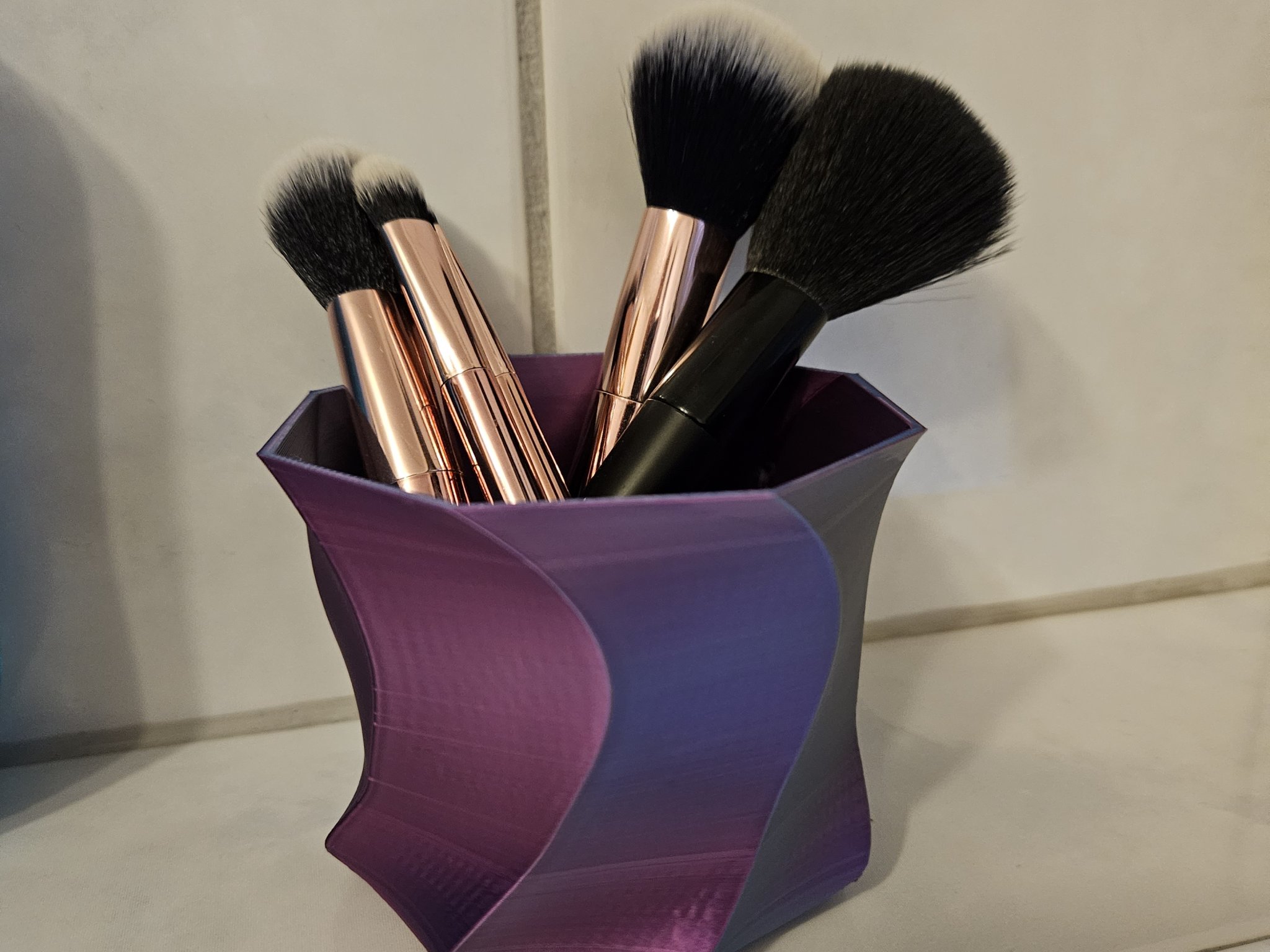 Giá đỡ cốc trang điểm đa năng cho bút và cọ