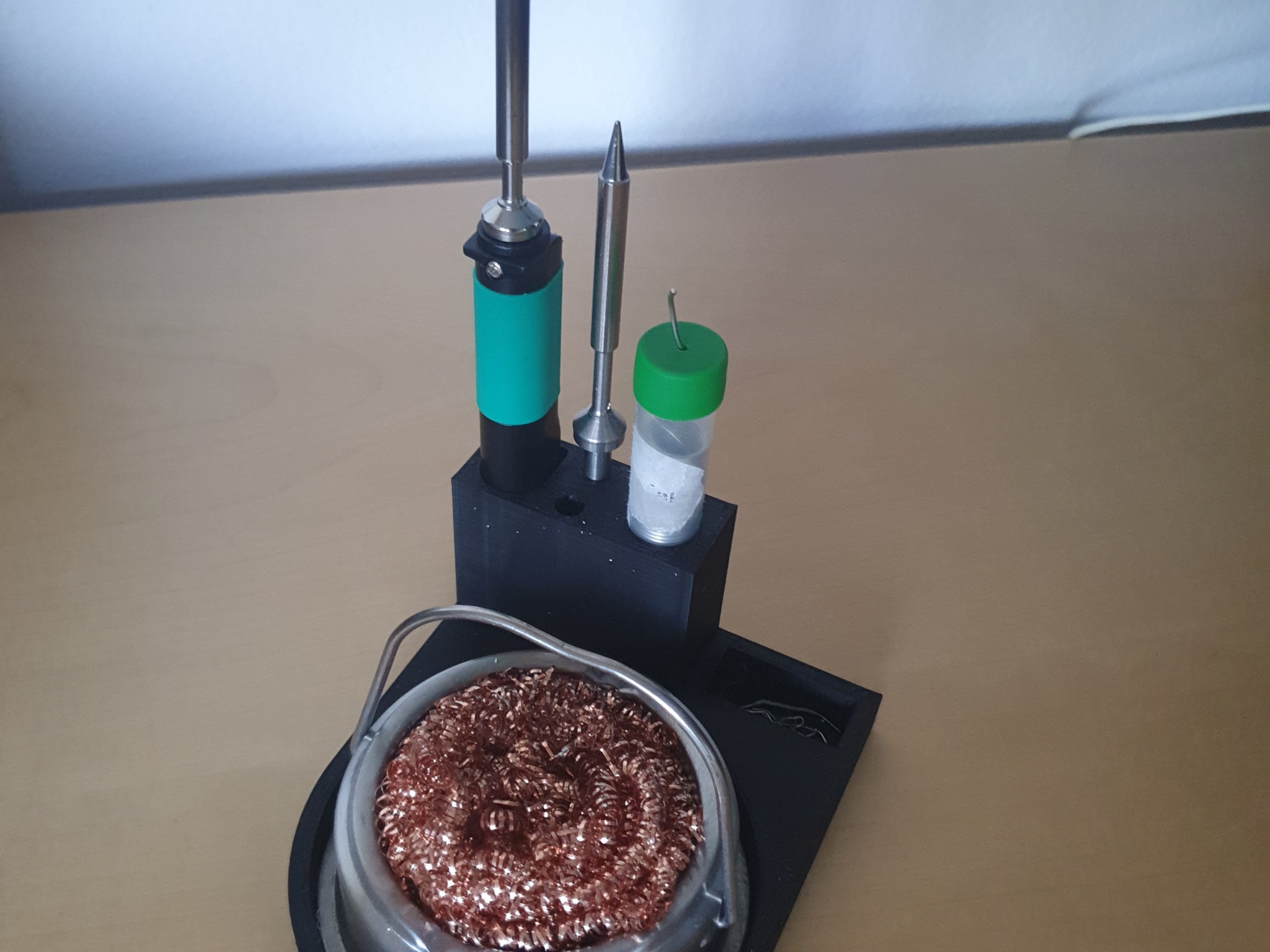 Giá đỡ Pinecil với ngăn chứa đầu hàn và đồng