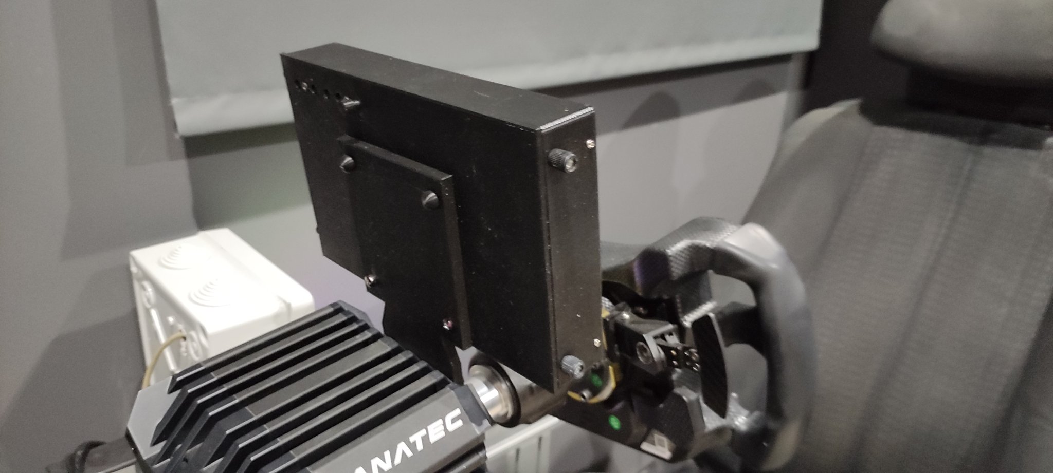 Giá đỡ Vesa 75x75 cho vỏ LCD 8.9'' và nút bấm