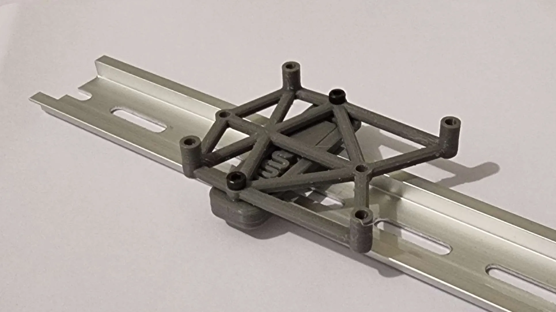 Bảng gắn Raspberry Pi lên thanh DIN Rail