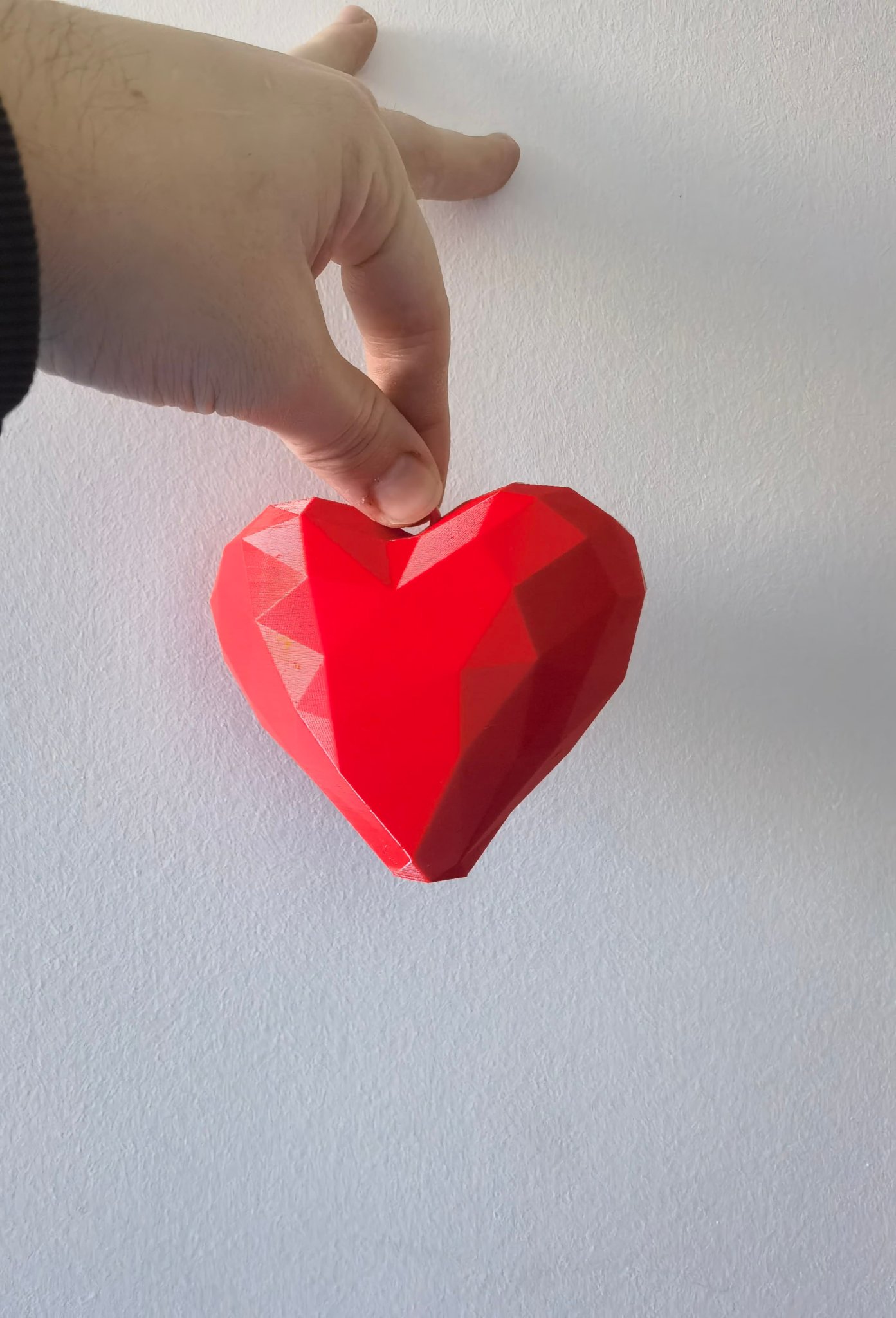 Móc khóa trái tim phong cách low poly cho ngày Valentine