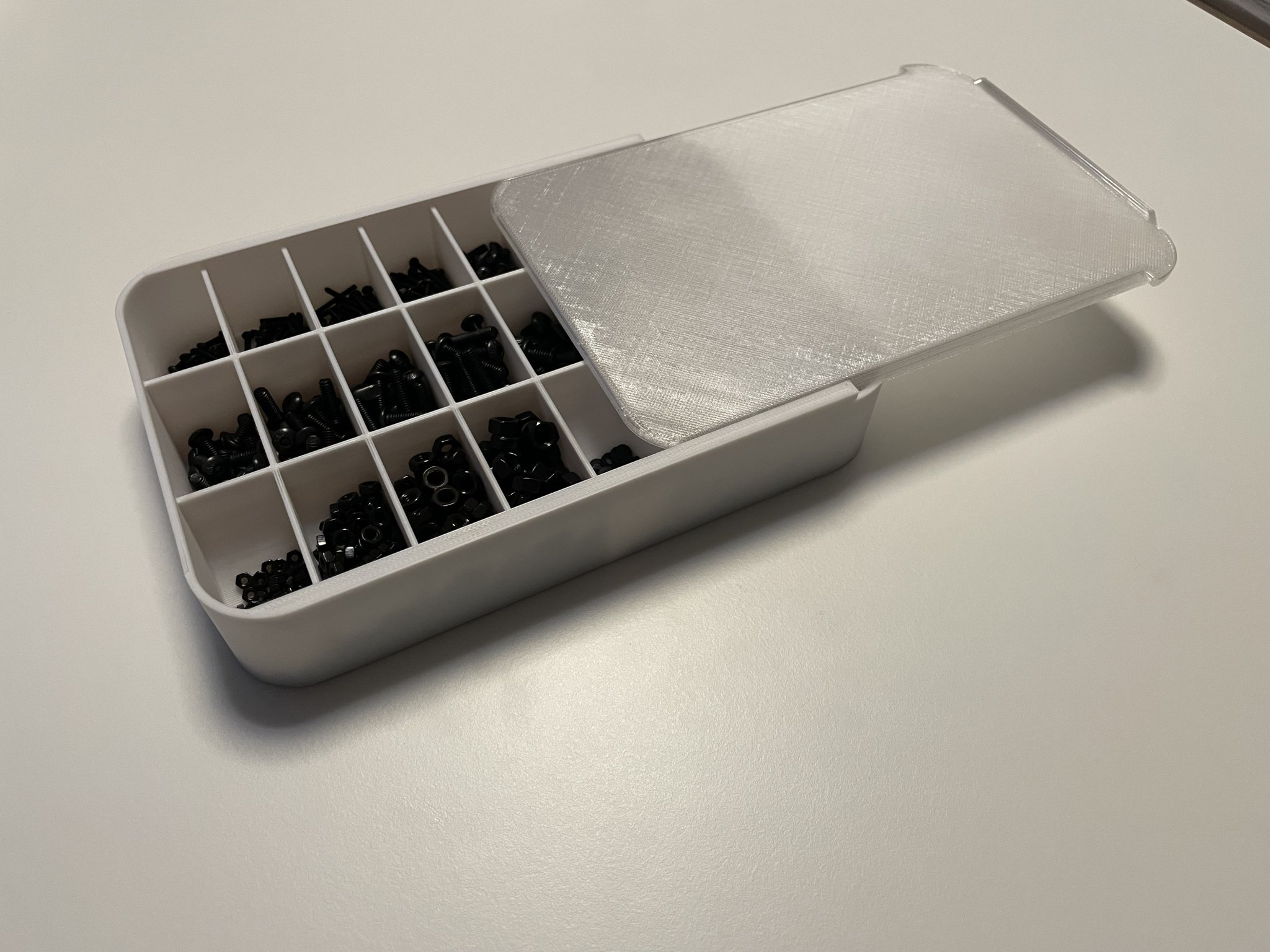 Hộp vít với nắp trượt và 24 khe chứa vít