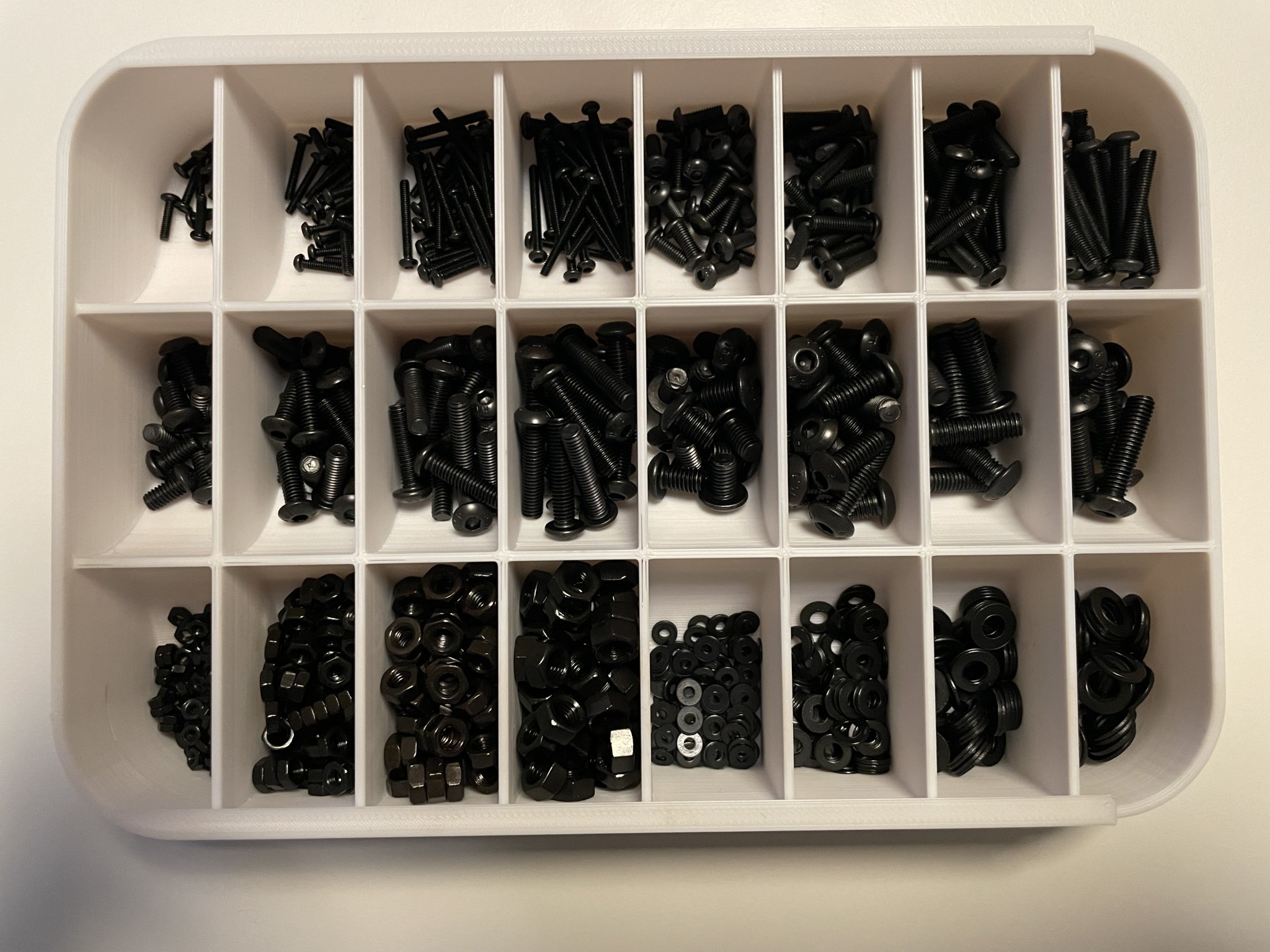 Hộp vít với nắp trượt và 24 khe chứa vít