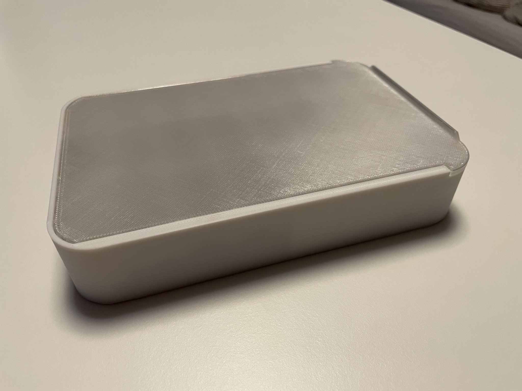 Hộp vít với nắp trượt và 24 khe chứa vít