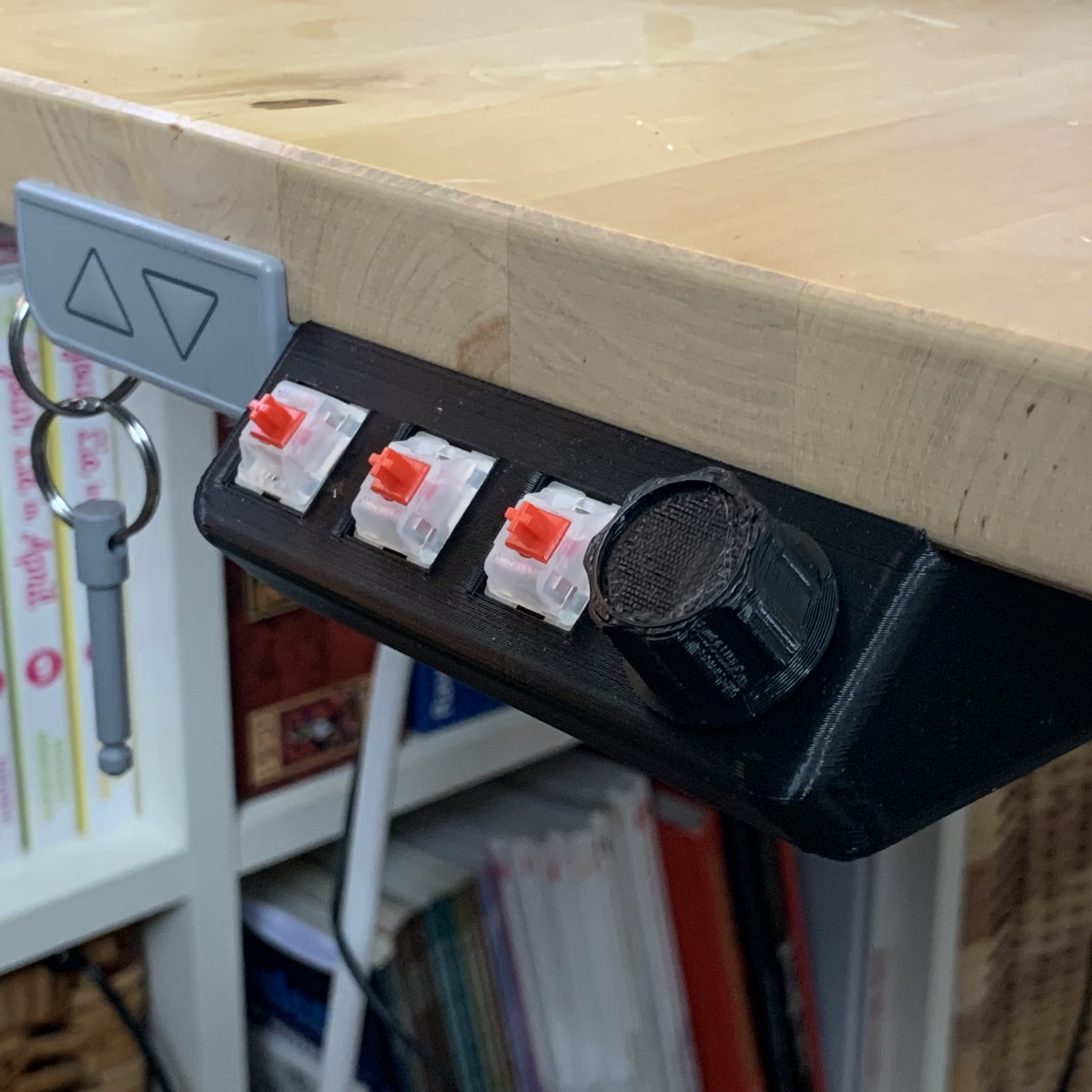 Bộ điều khiển phương tiện ESPHome lắp dưới bàn