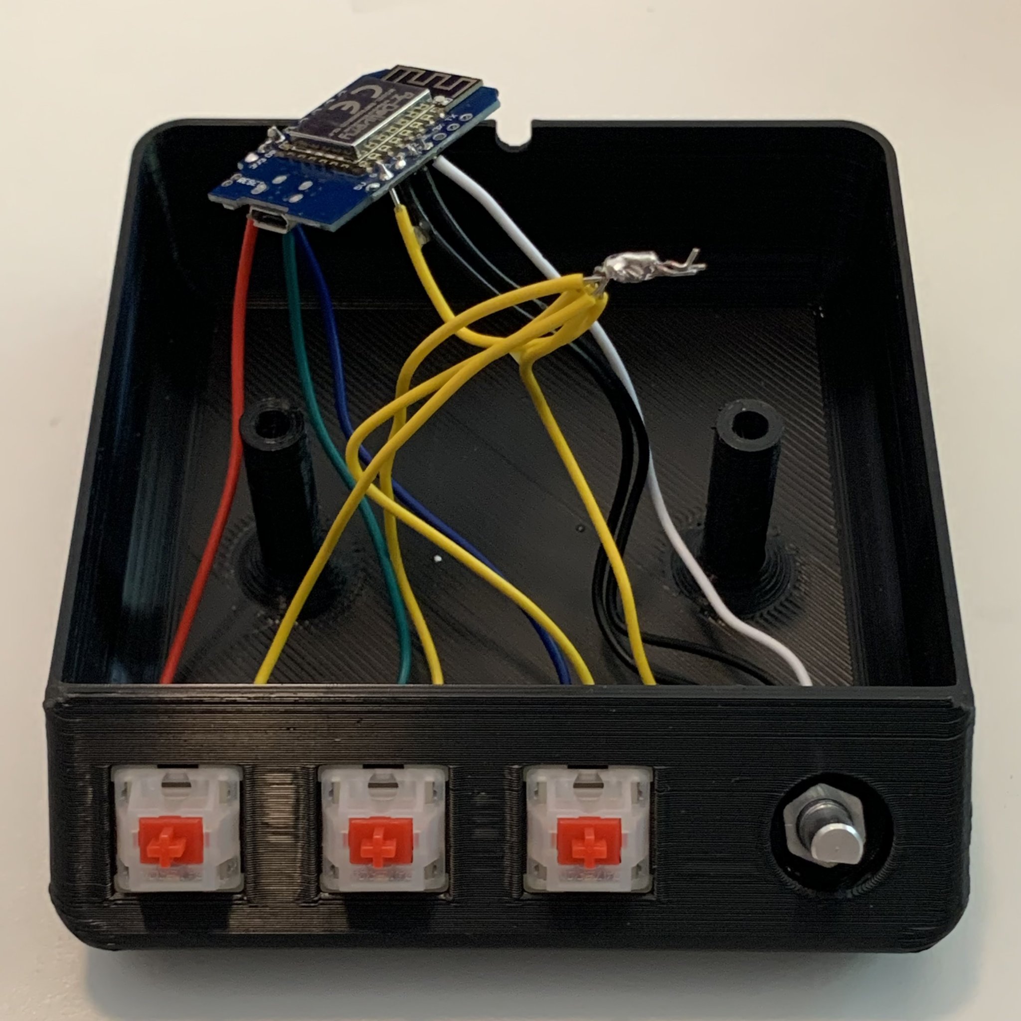 Bộ điều khiển phương tiện ESPHome lắp dưới bàn