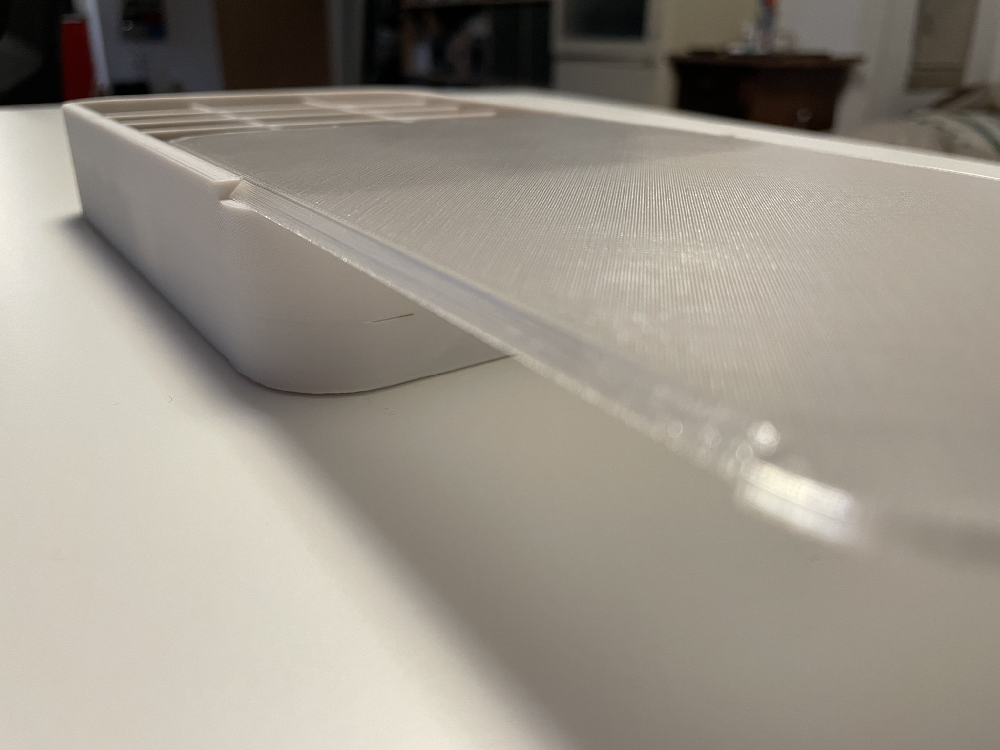 Hộp vít với nắp trượt và 24 khe chứa vít