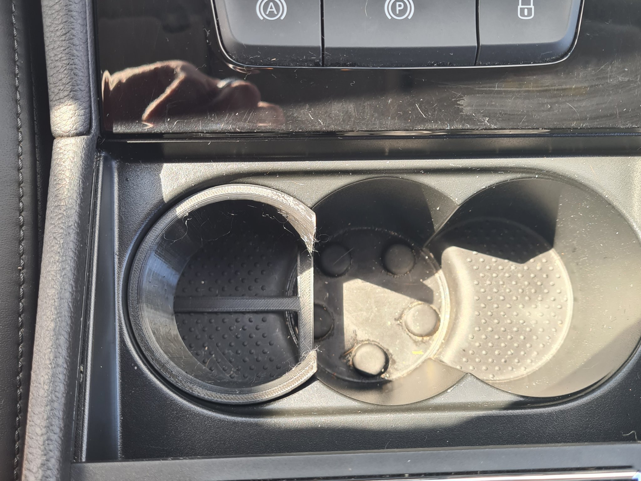 Giá đỡ lon cho xe Skoda Superb